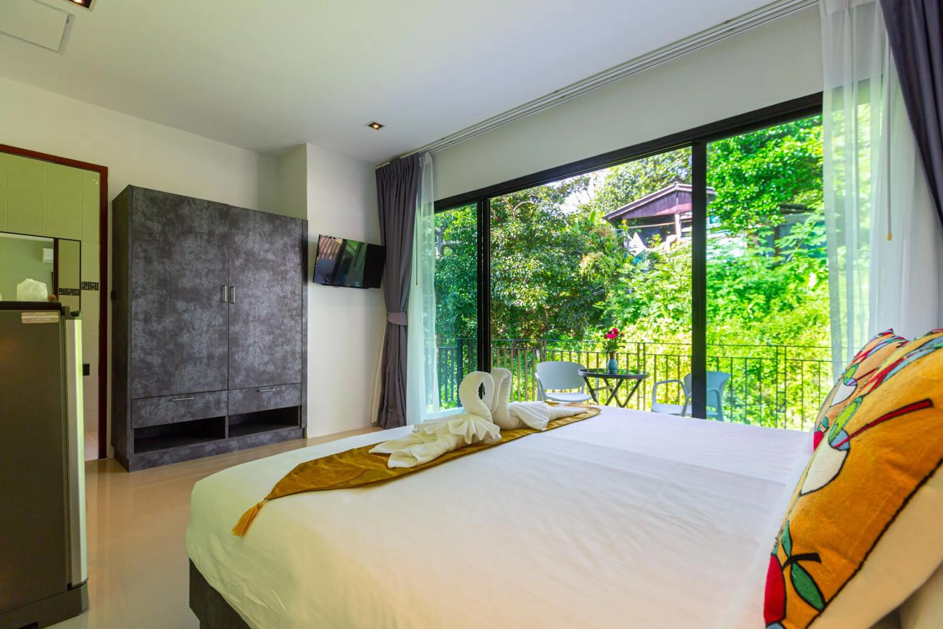 Bed in Rossarin Sea View Patong