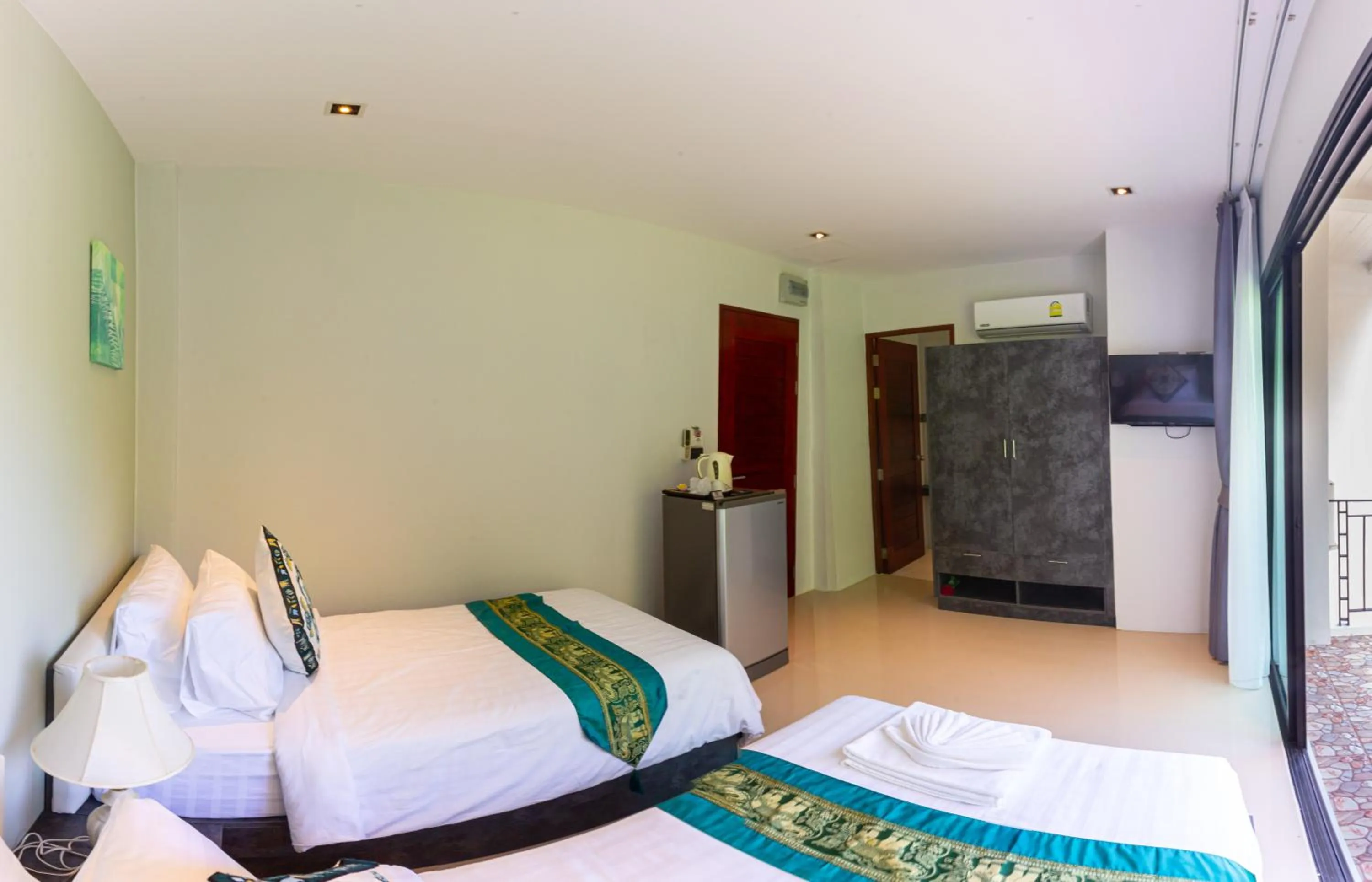 Photo of the whole room, Bed in Rossarin Sea View Patong