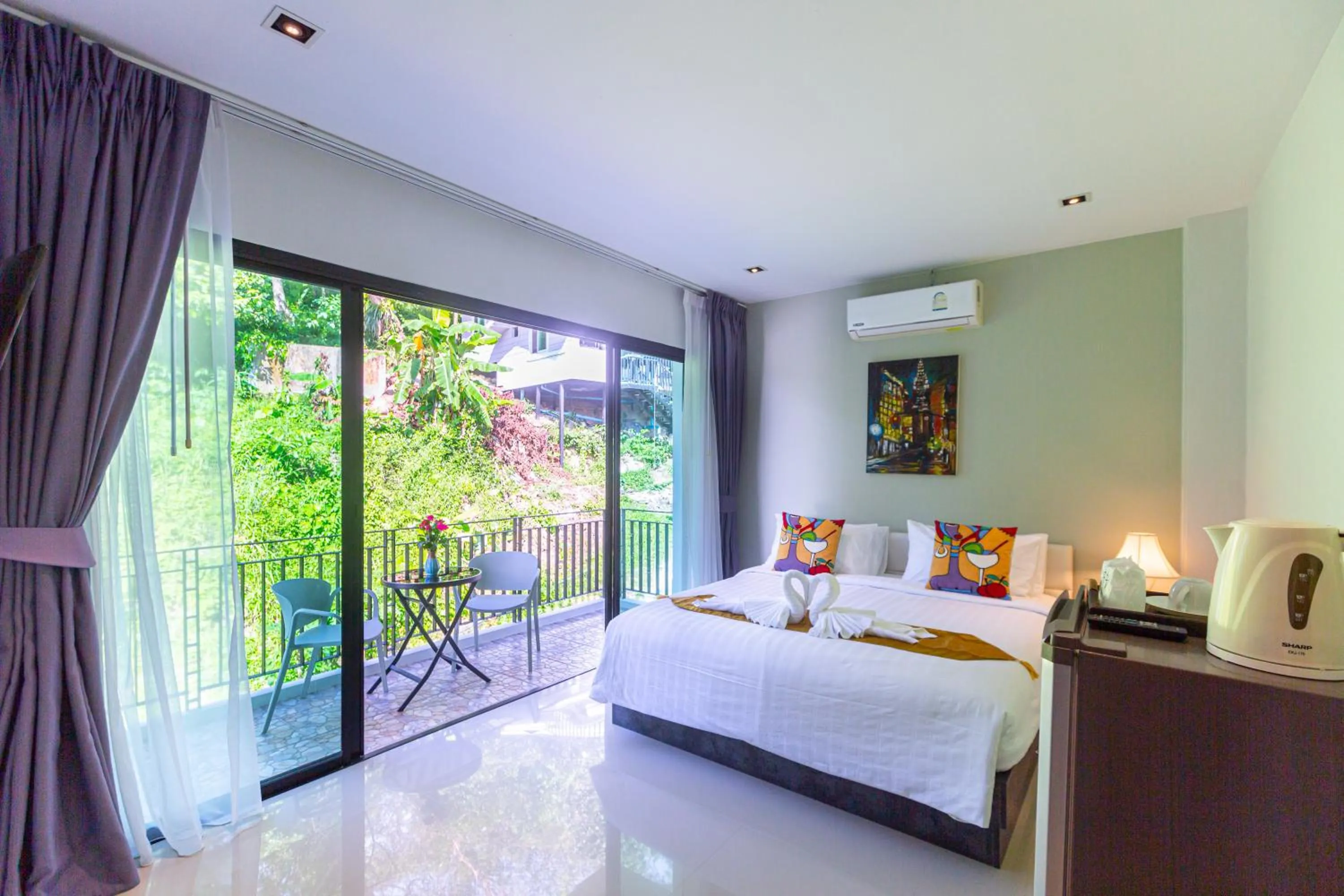 Bed in Rossarin Sea View Patong