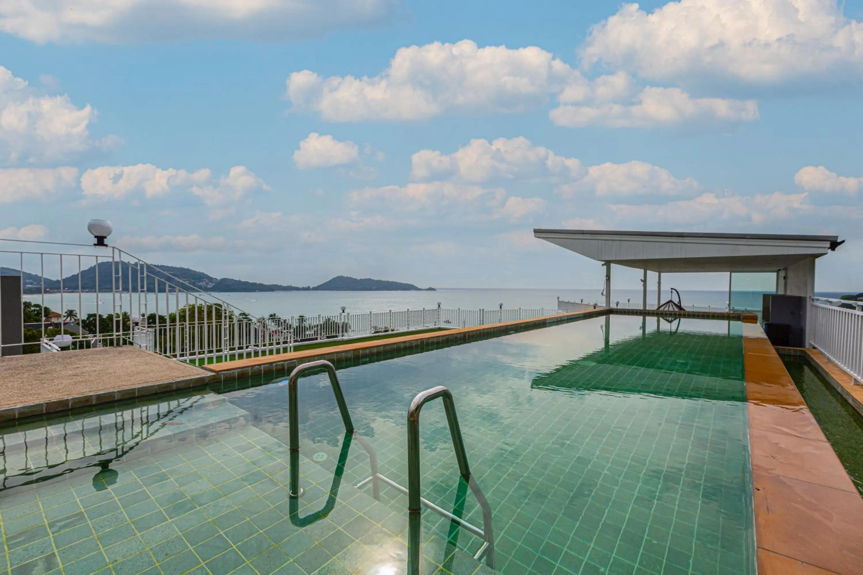 Swimming pool in Rossarin Sea View Patong