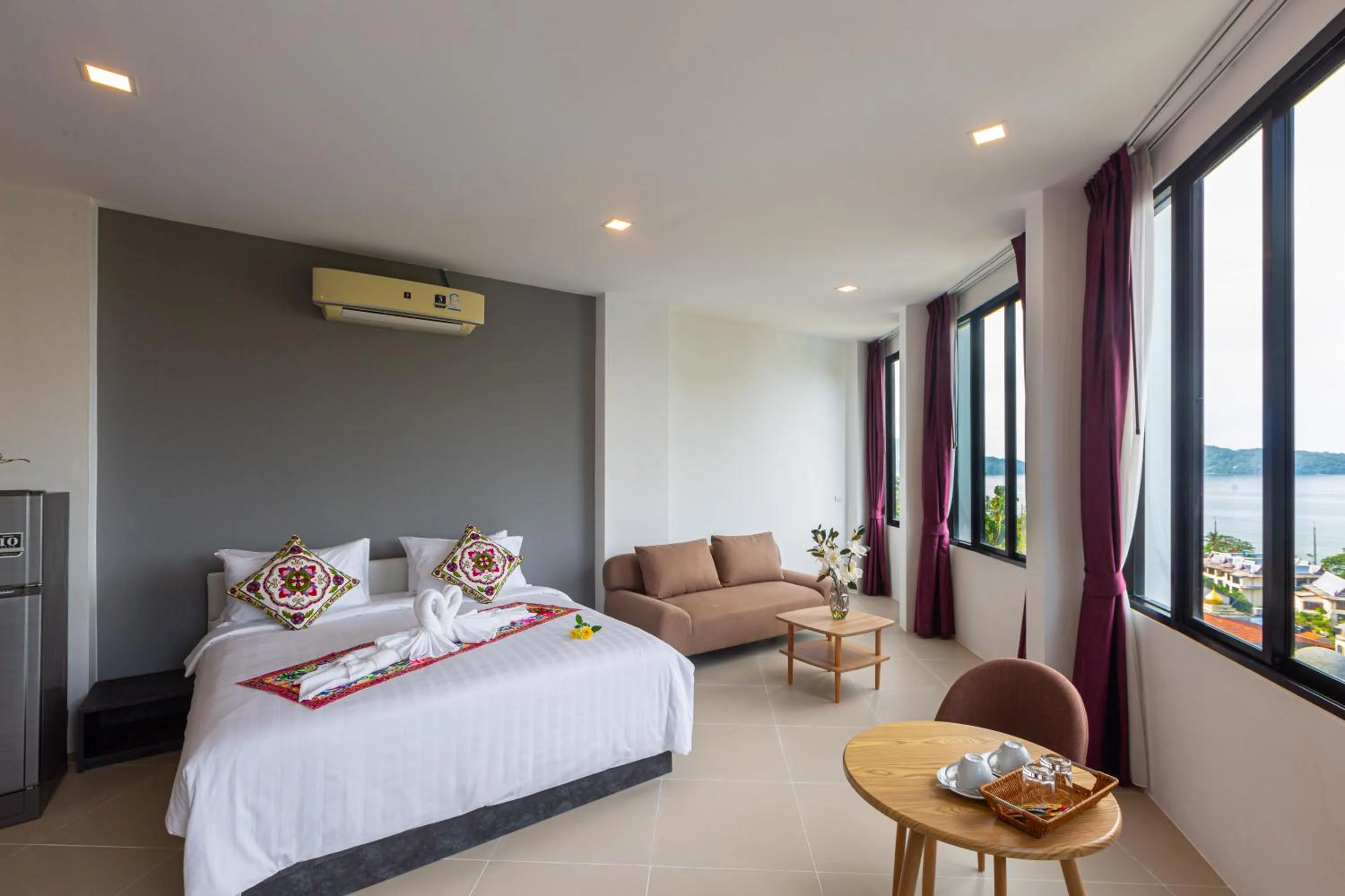 Bed in Rossarin Sea View Patong