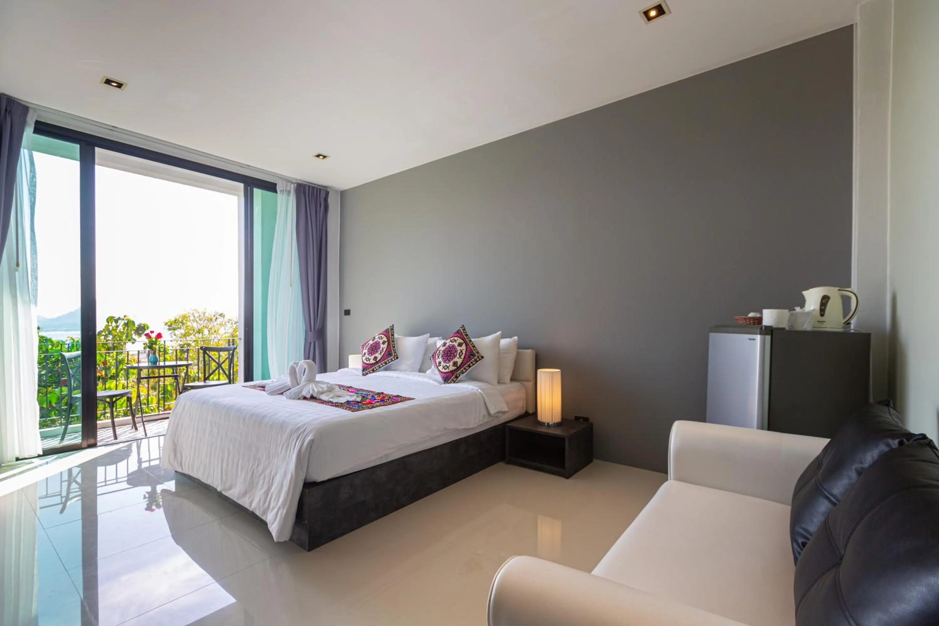 Bed in Rossarin Sea View Patong