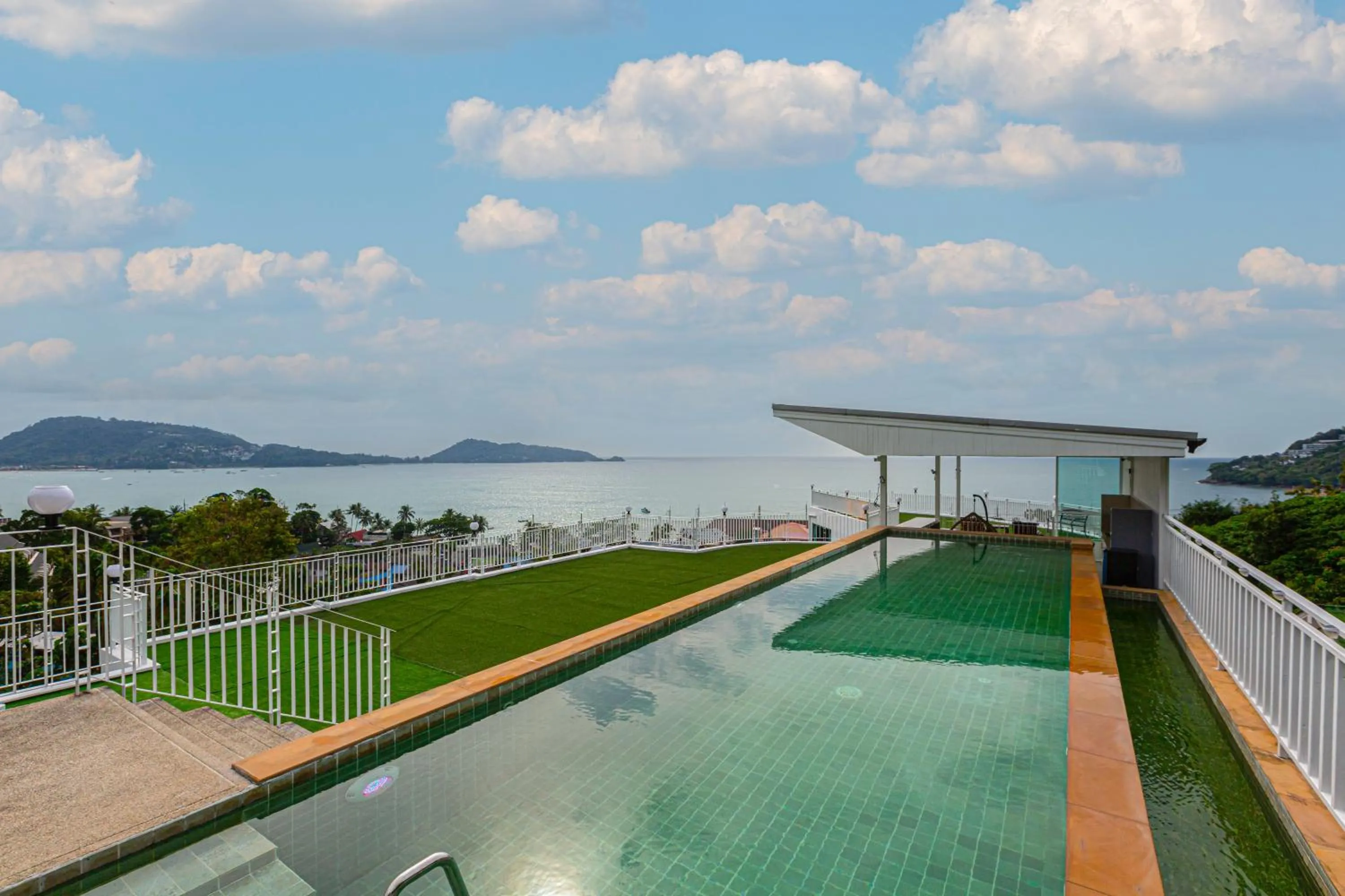 Day in Rossarin Sea View Patong