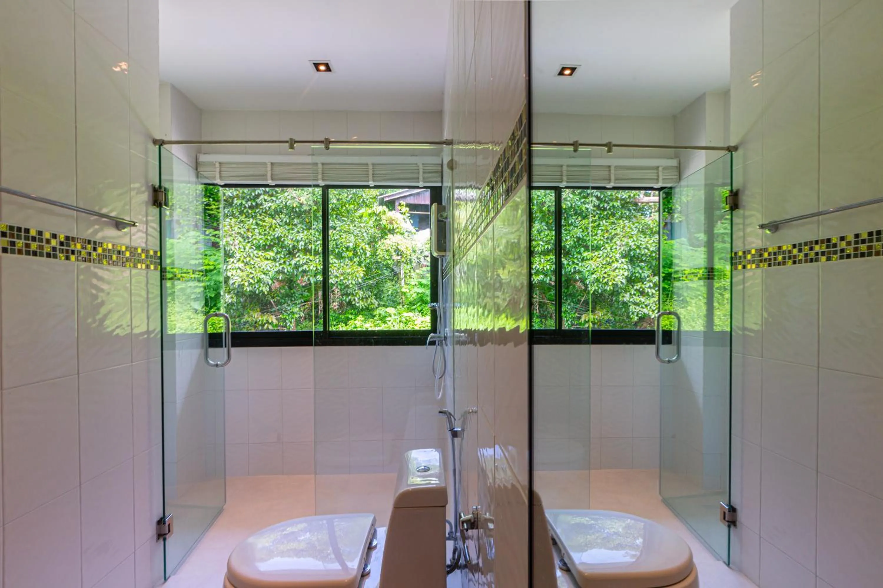 Shower in Rossarin Sea View Patong