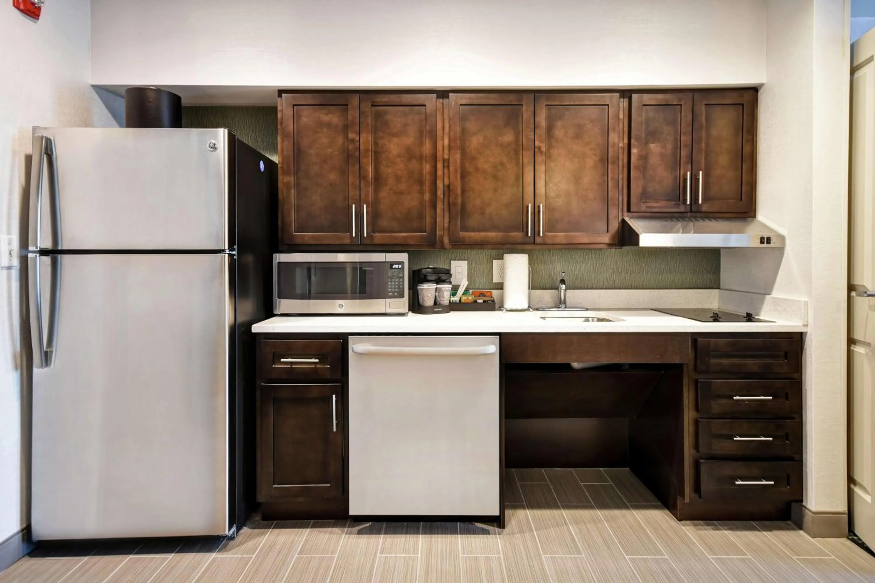Kitchen or kitchenette in Homewood Suites by Hilton Novi Detroit