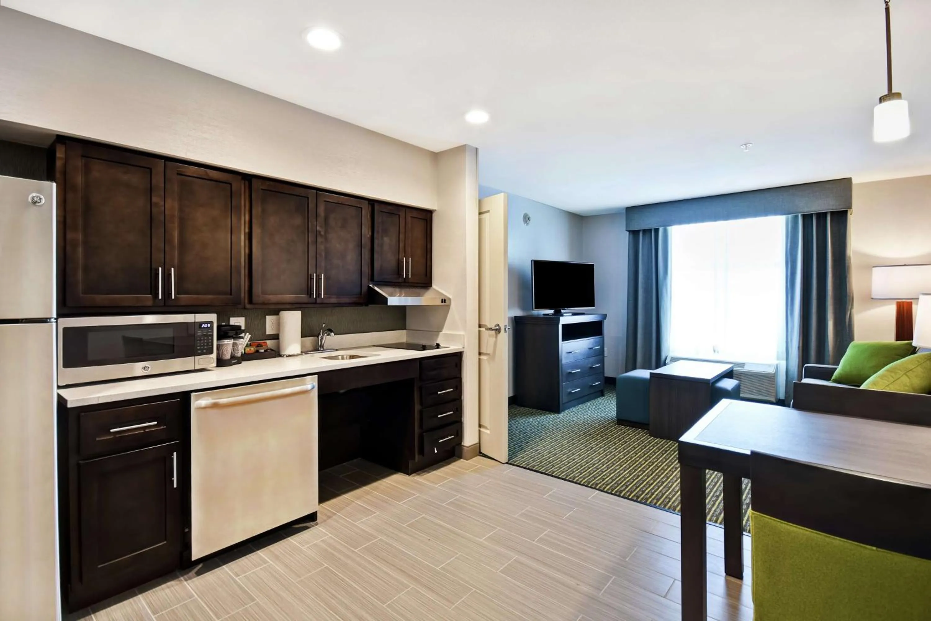 Living room in Homewood Suites by Hilton Novi Detroit