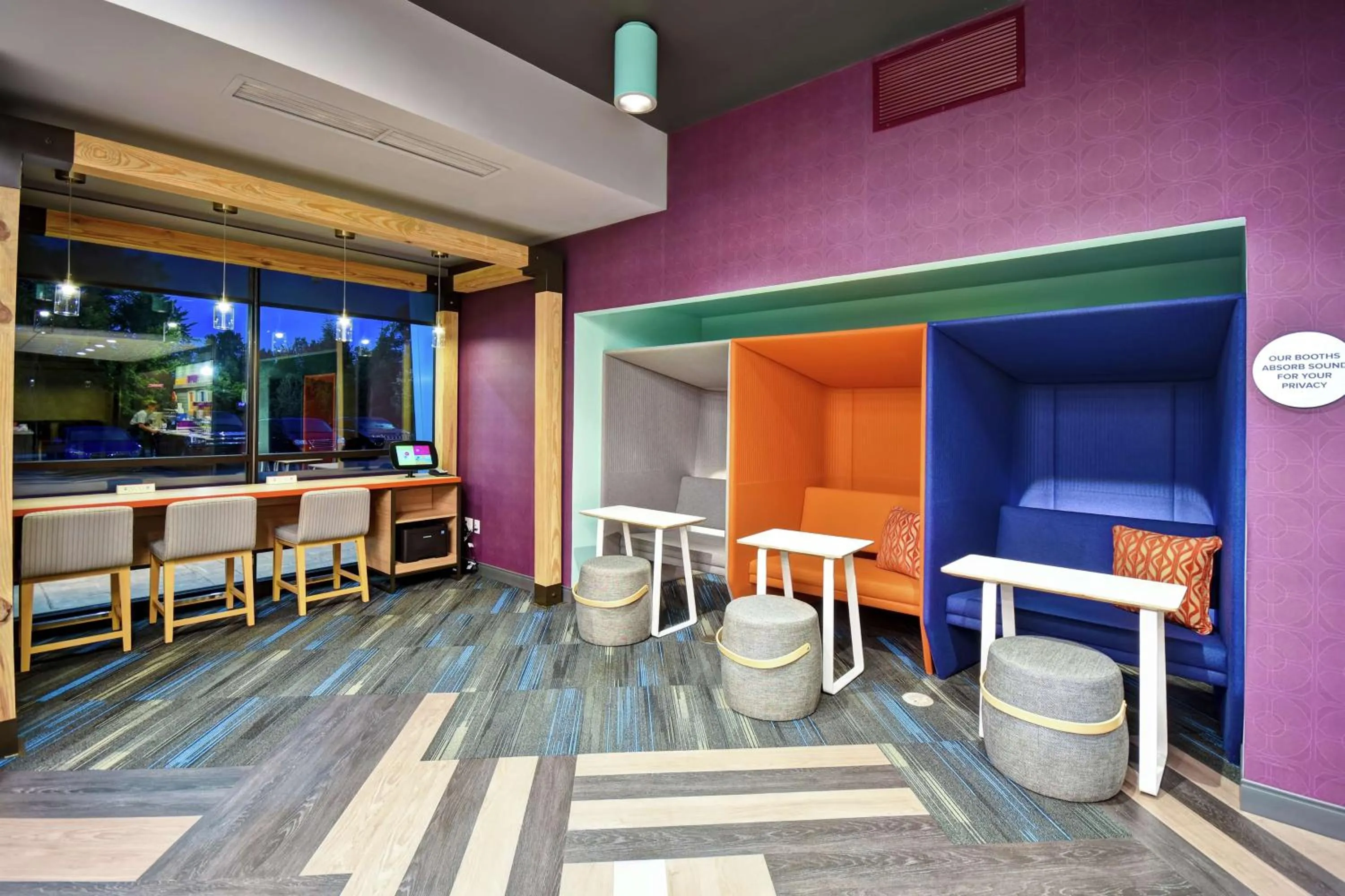 Lobby or reception in Tru By Hilton Sterling Heights Detroit