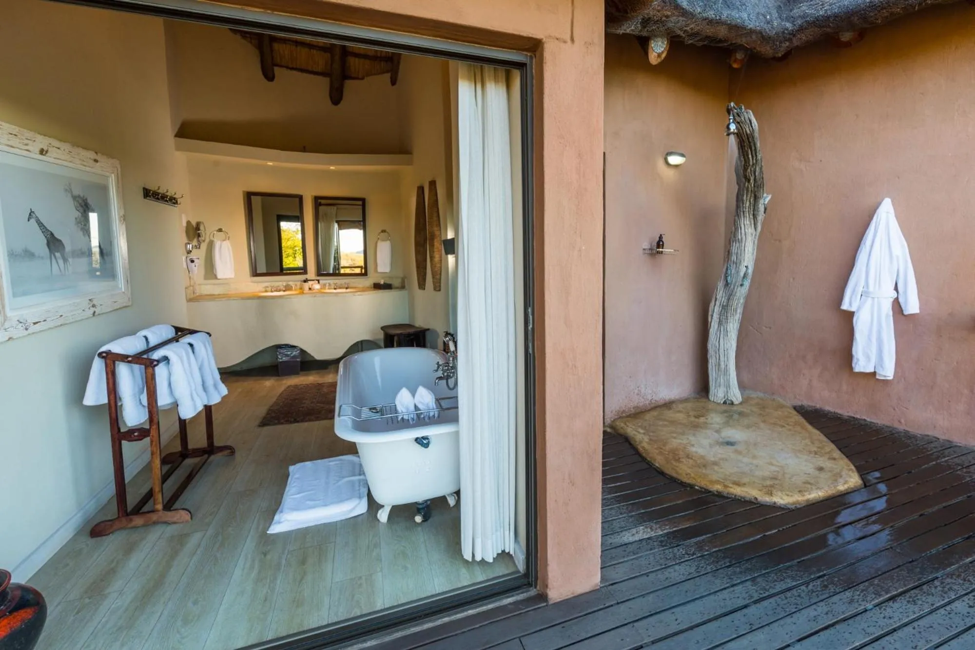 Bathroom in Impodimo Game Lodge