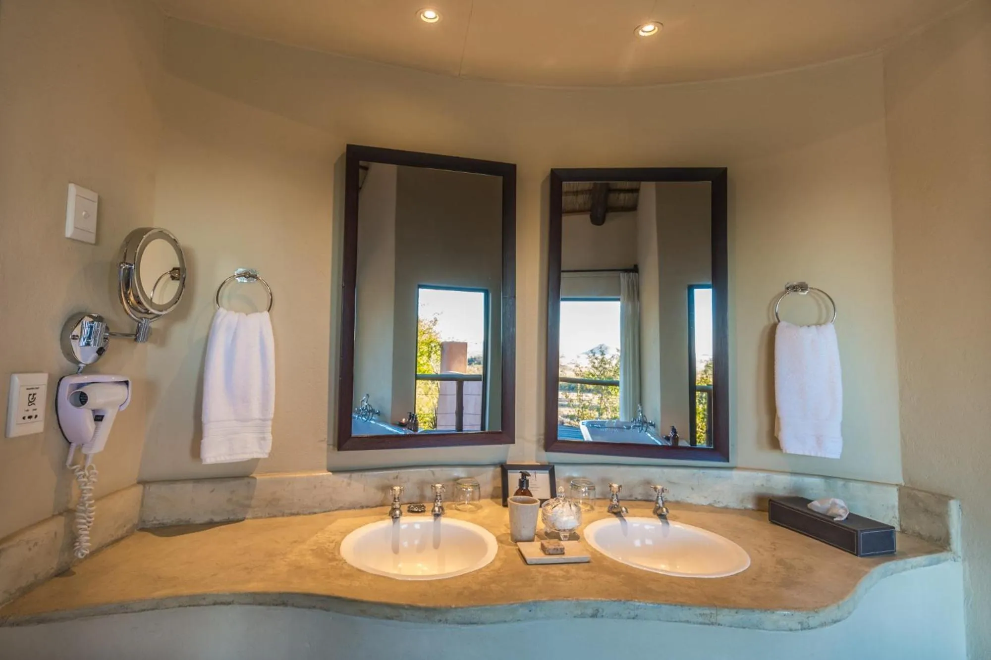 Bathroom in Impodimo Game Lodge