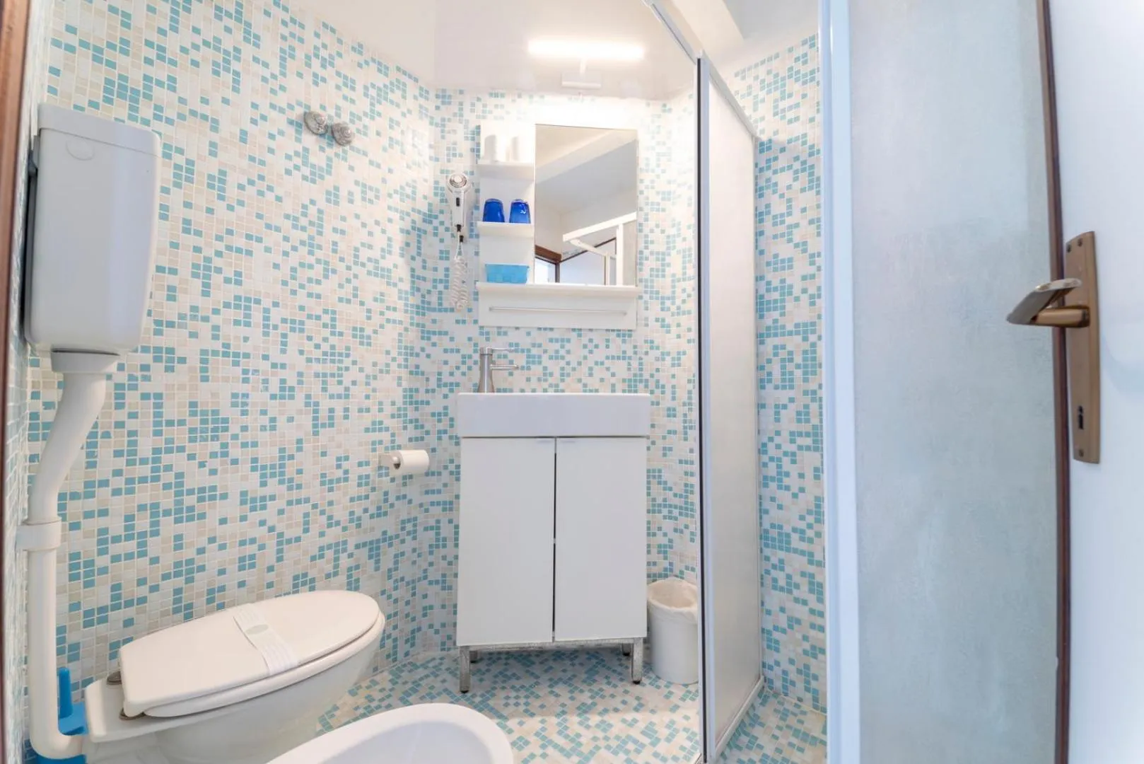 Shower in Hotel Giorgetti Orange