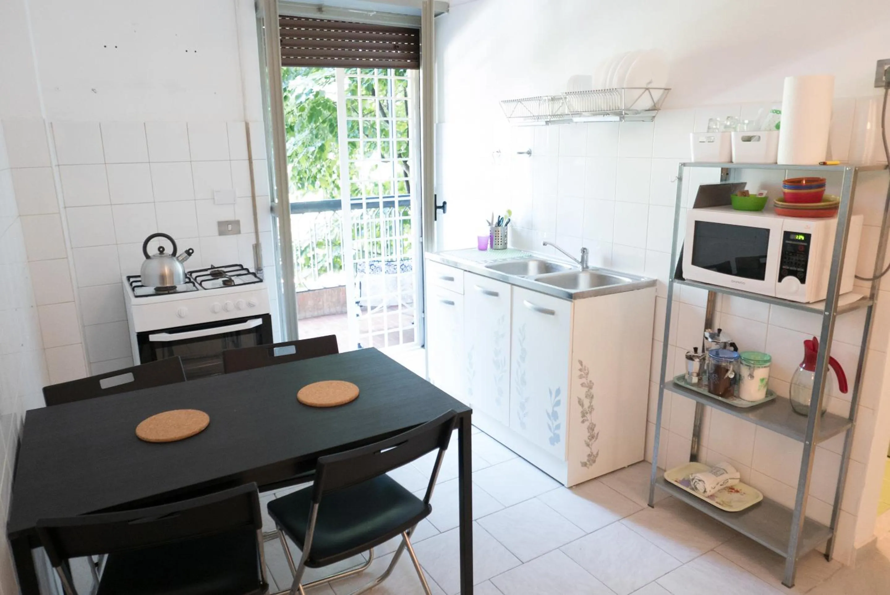 Kitchen or kitchenette in Next Stop Roma Affittacamere Da Florindo