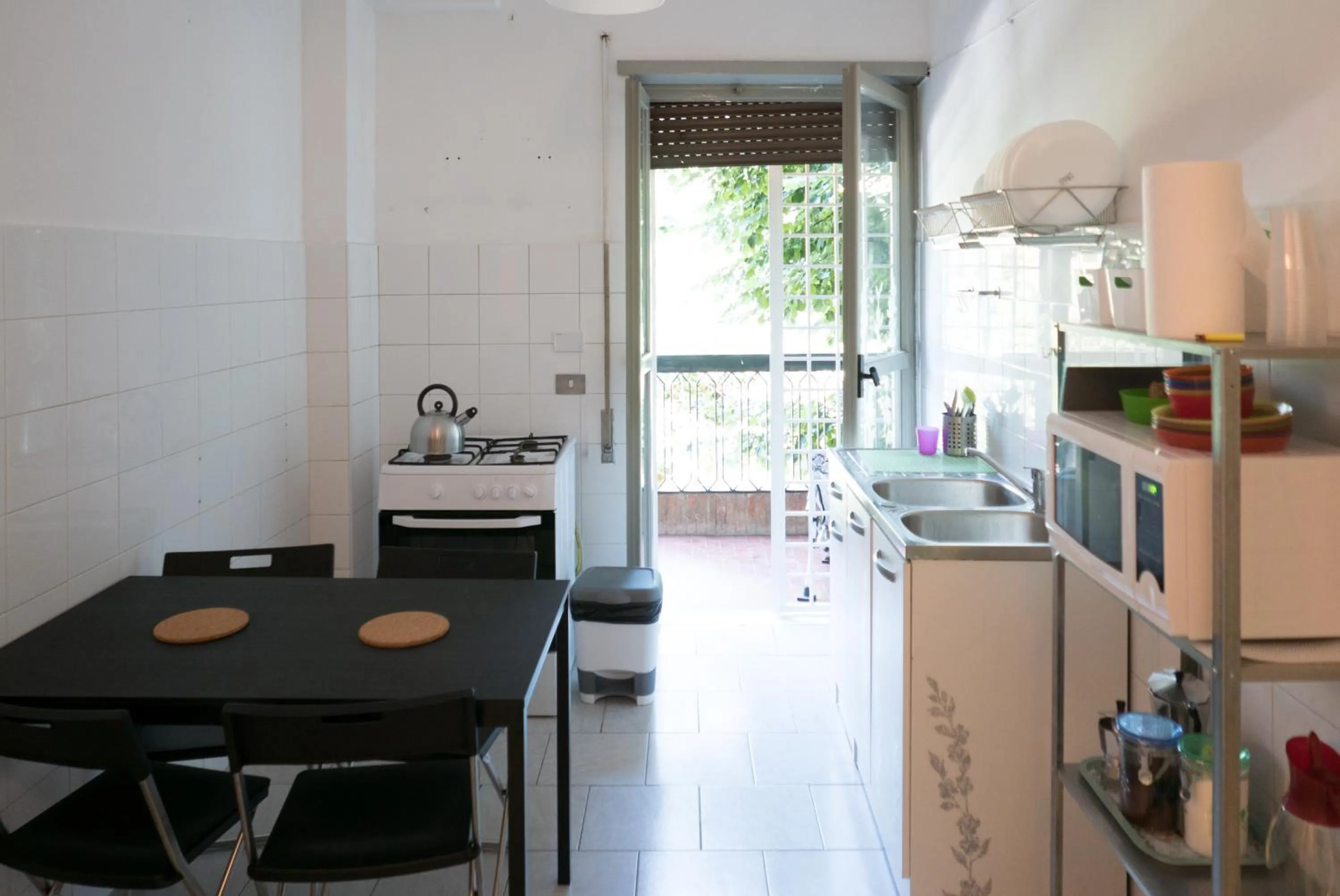 Communal kitchen in Next Stop Roma Affittacamere Da Florindo