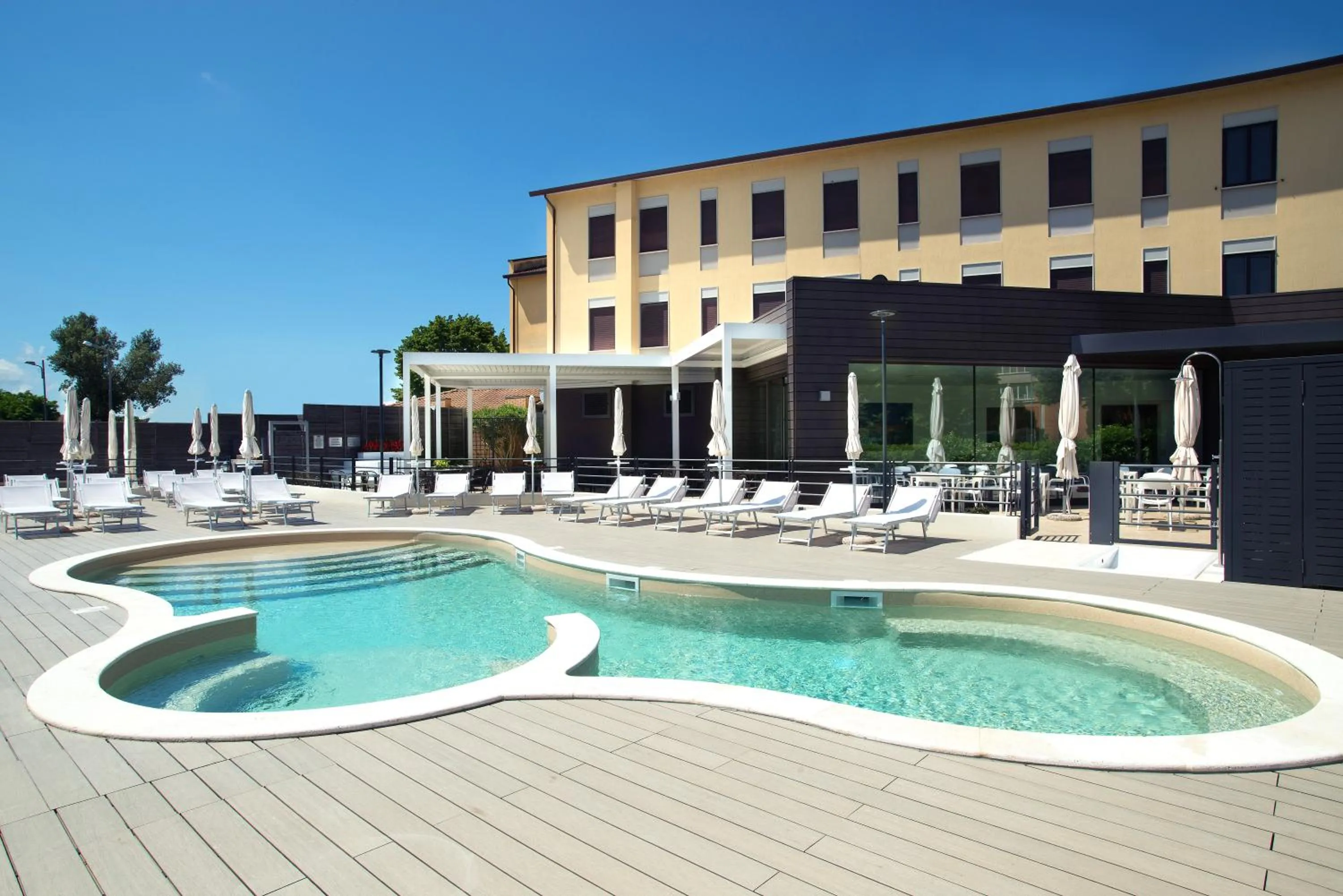 Swimming pool in Hotel Ristorante Dante