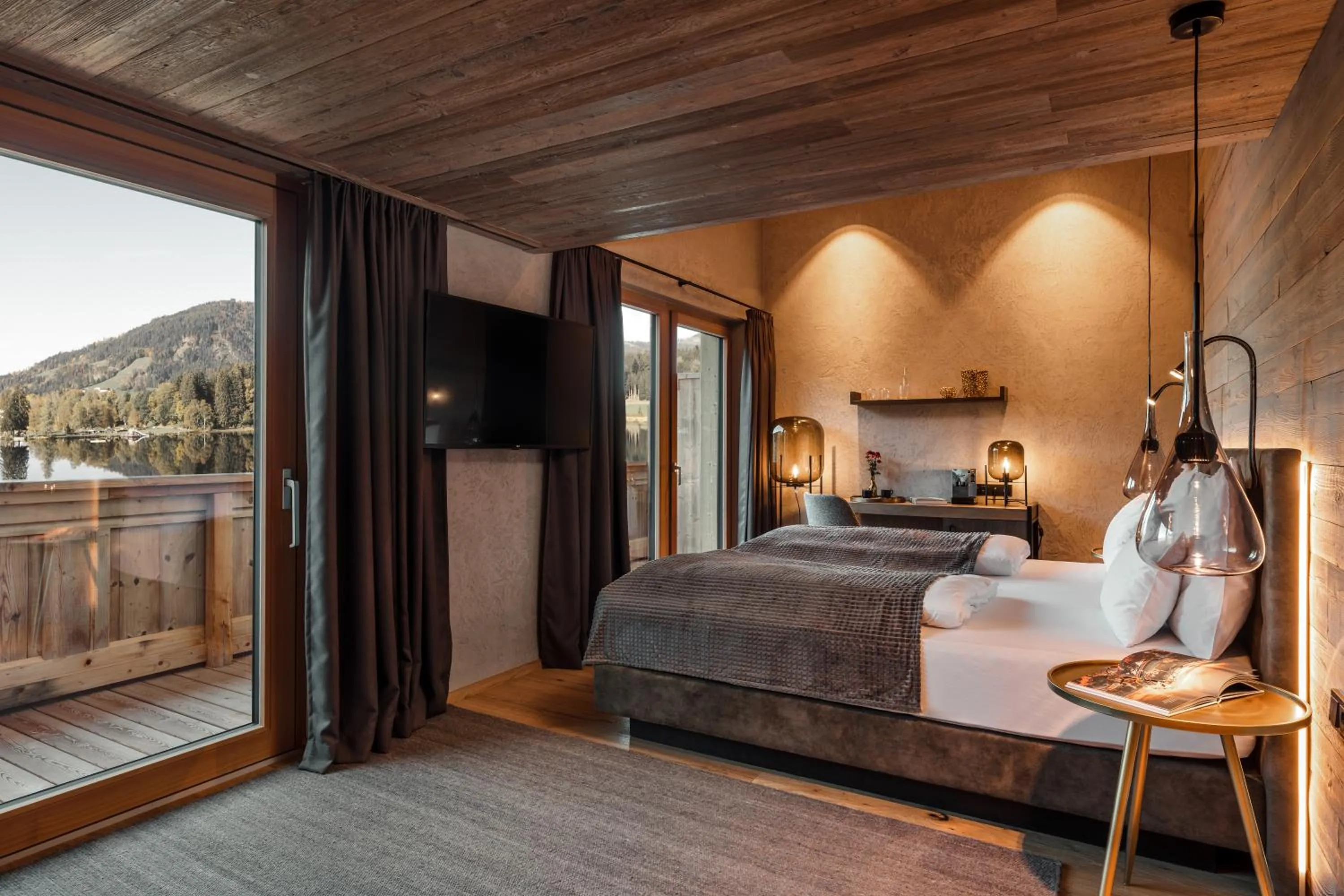 Natural landscape, Bed in Alpenhotel Kitzbühel am Schwarzsee - 4 Sterne Superior