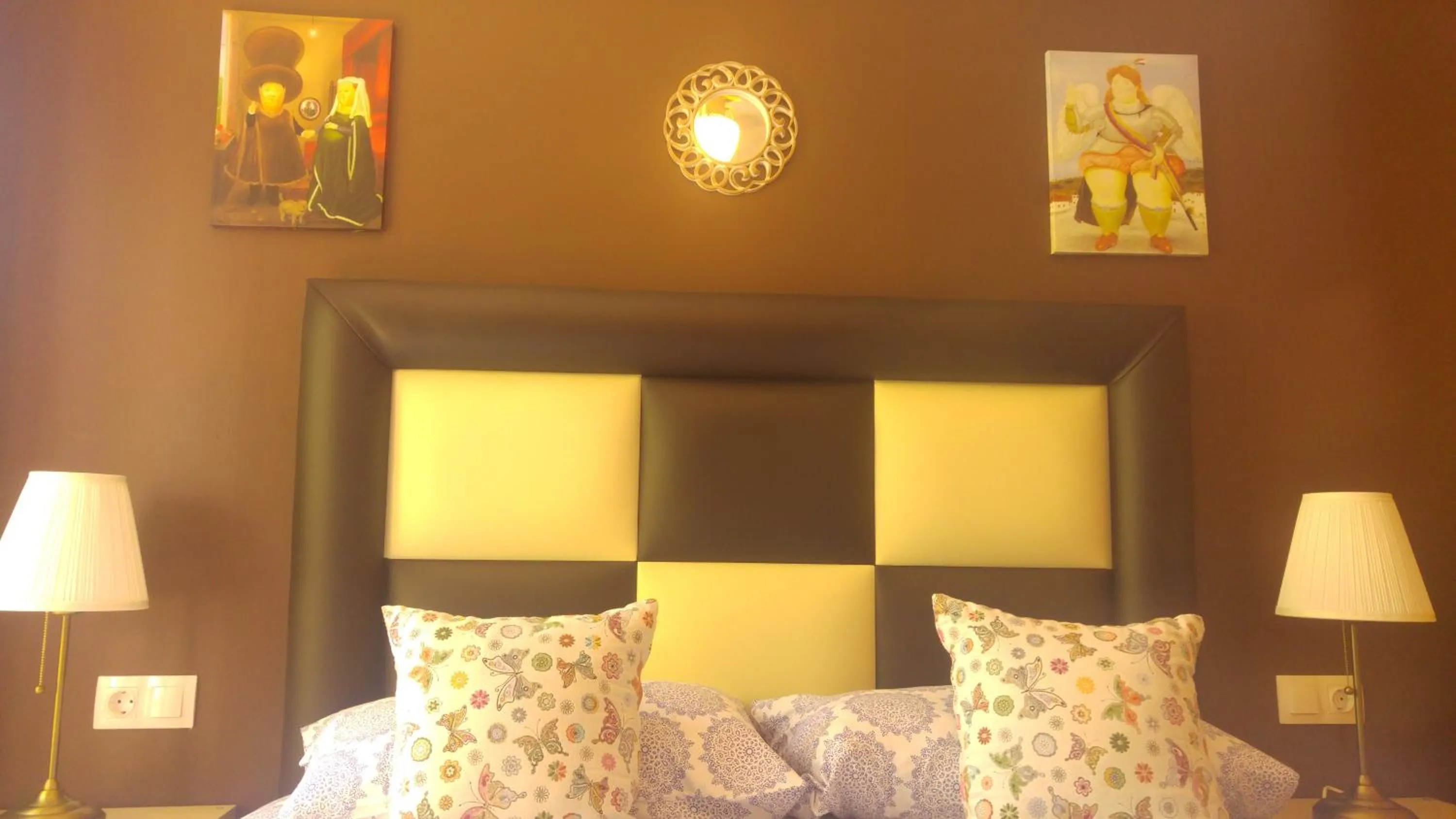 Photo of the whole room, Bed in Hospederia V Centenario