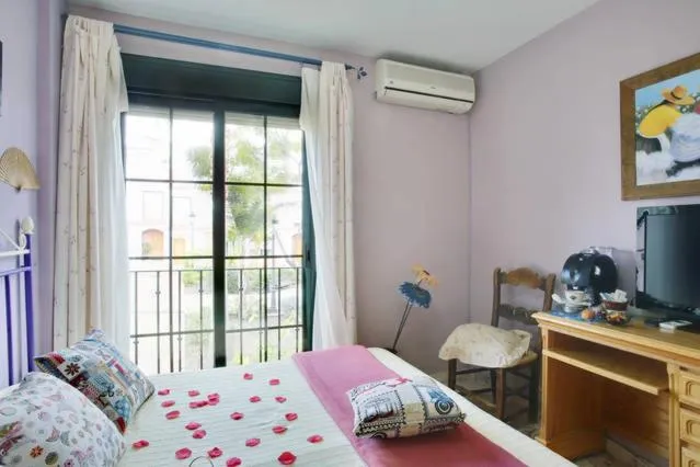 Photo of the whole room, Bed in Hospederia V Centenario