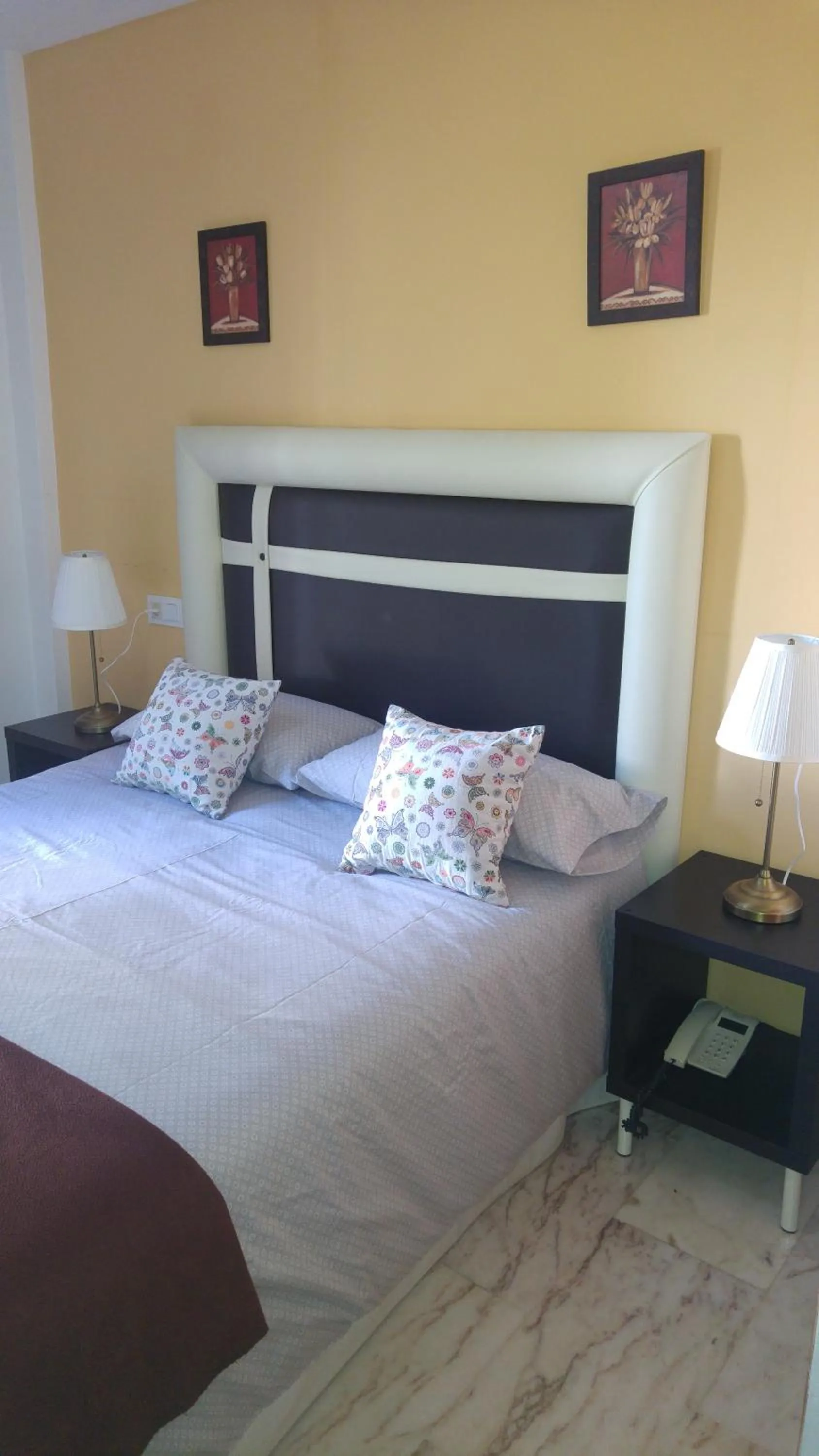 Photo of the whole room, Bed in Hospederia V Centenario