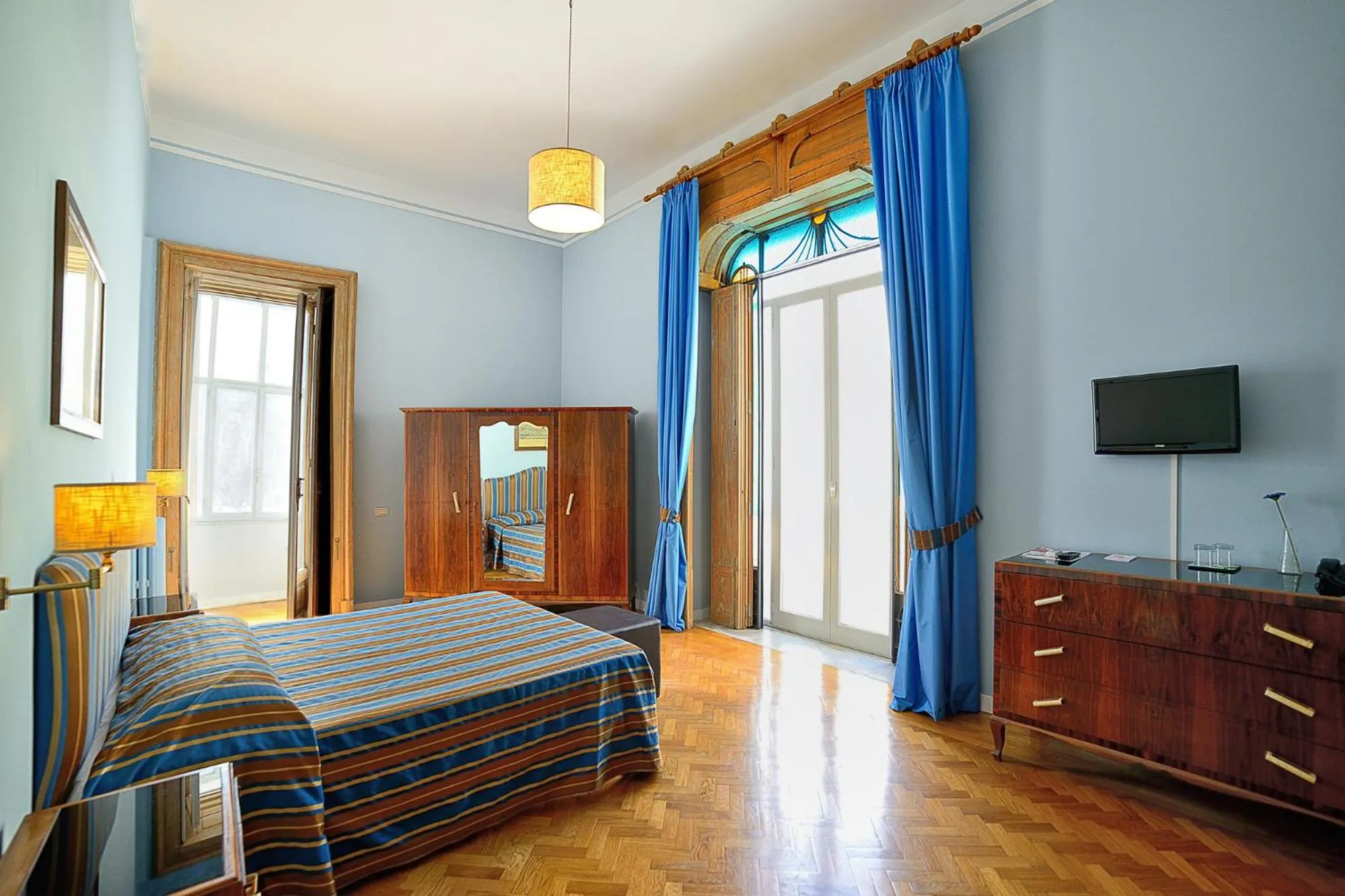 Bed in Spaccanapoli Comfort Suites