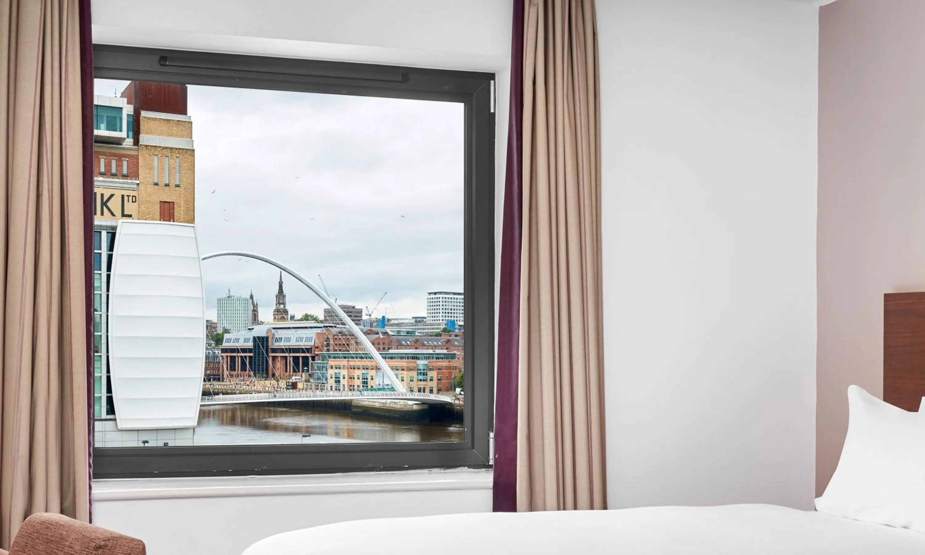 View (from property/room), Bed in Leonardo Hotel Newcastle Quayside