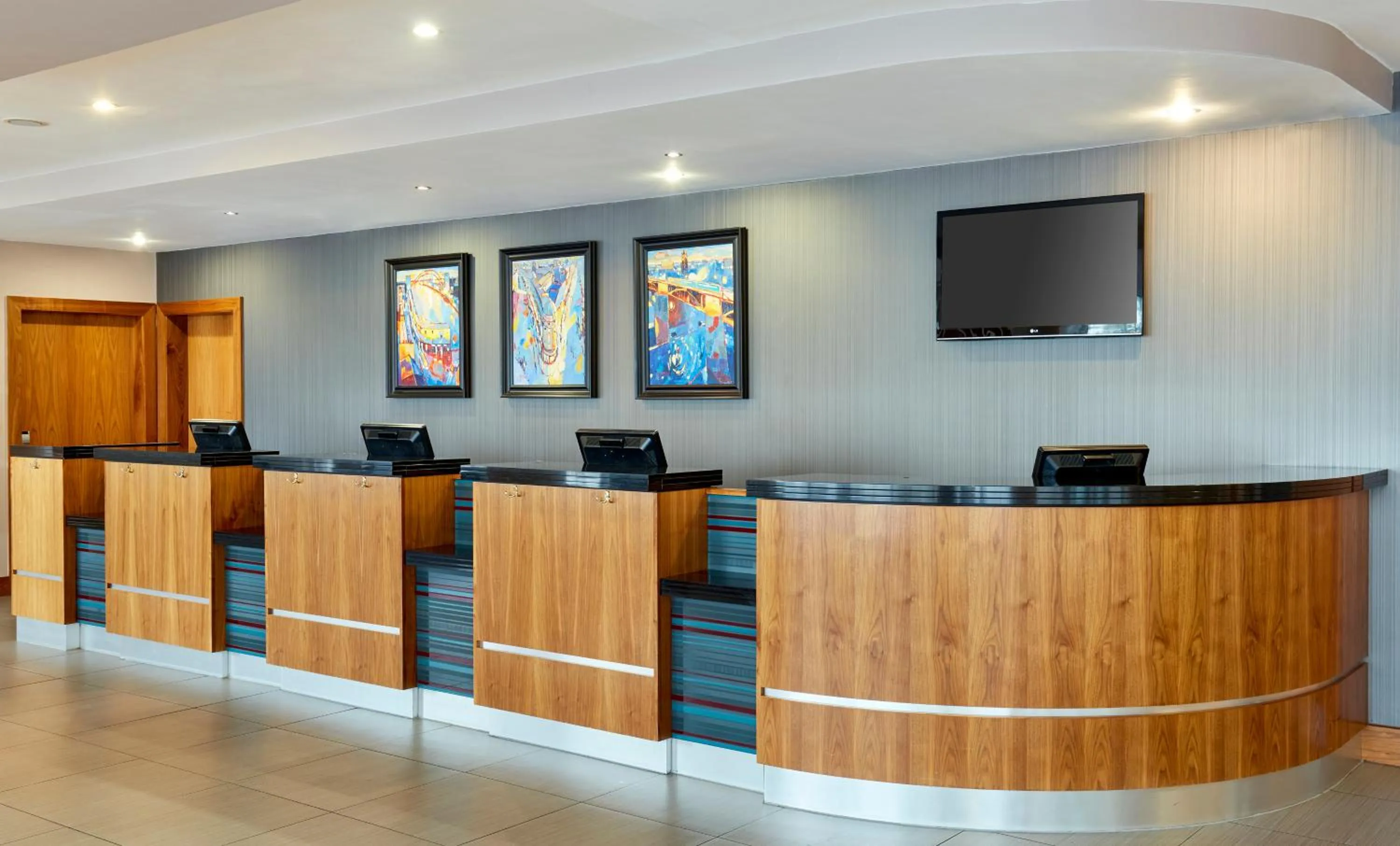 Lobby or reception in Leonardo Hotel Newcastle Quayside