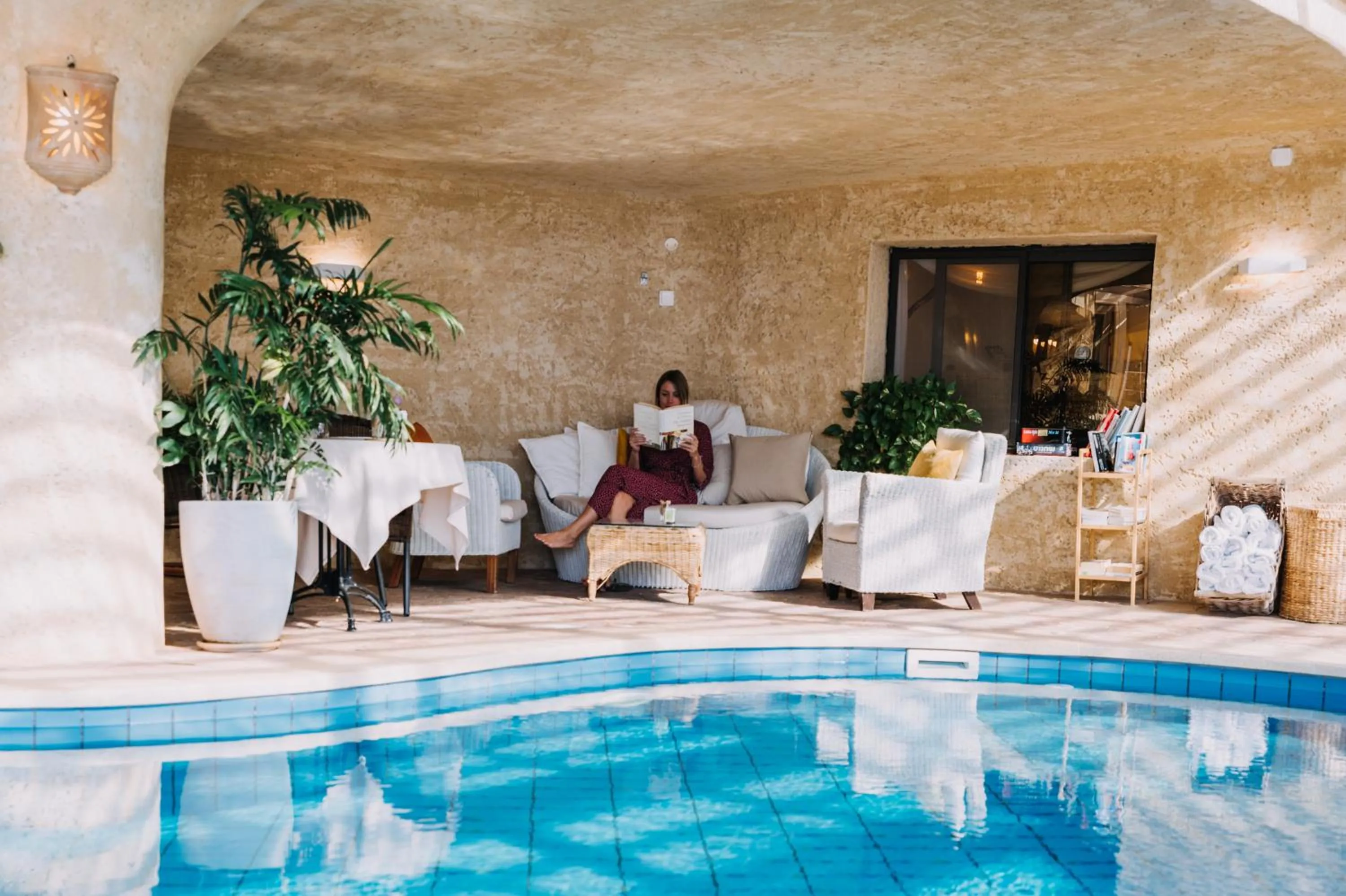 Library in Cnaan Village Boutique Hotel & Spa