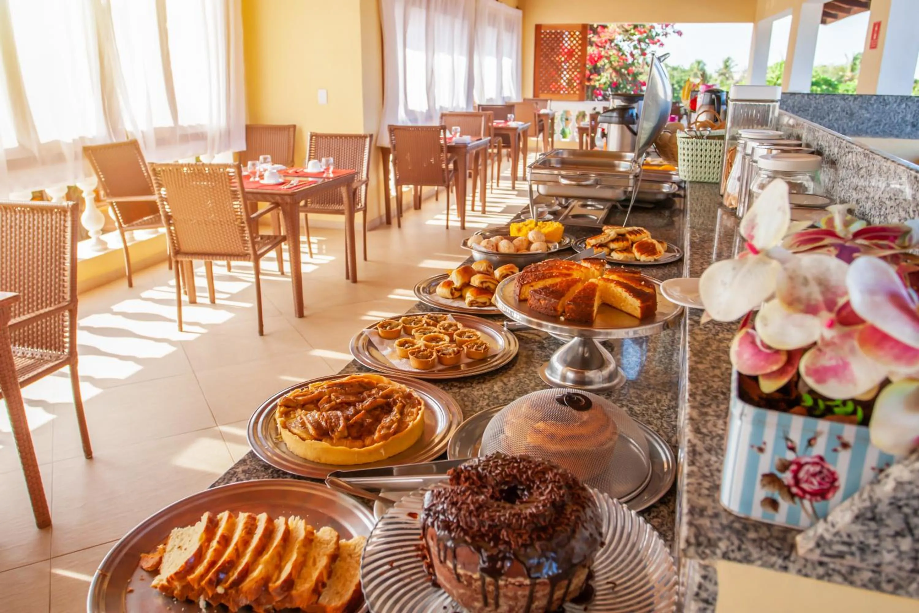 Continental breakfast in Hotel Villa Beija Flor