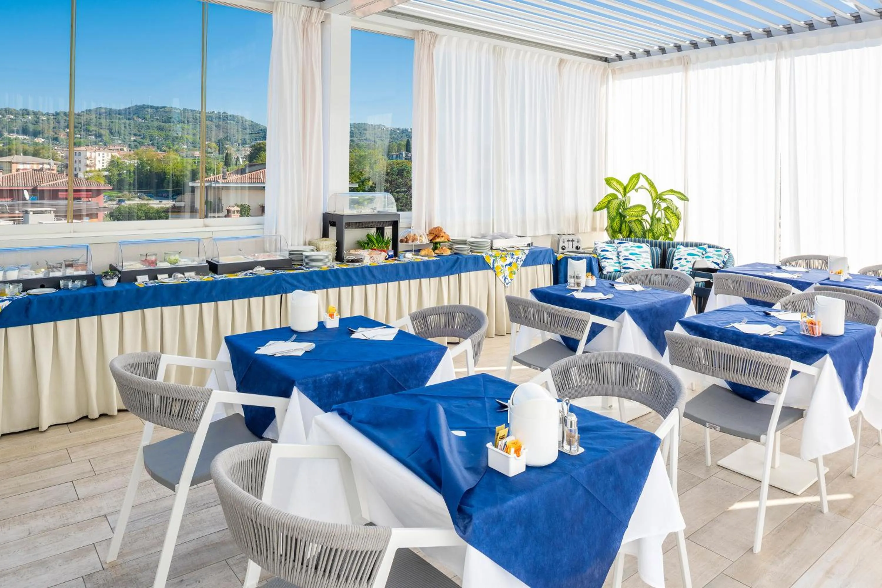 Buffet breakfast in Blue Lake Residence - Bardolino