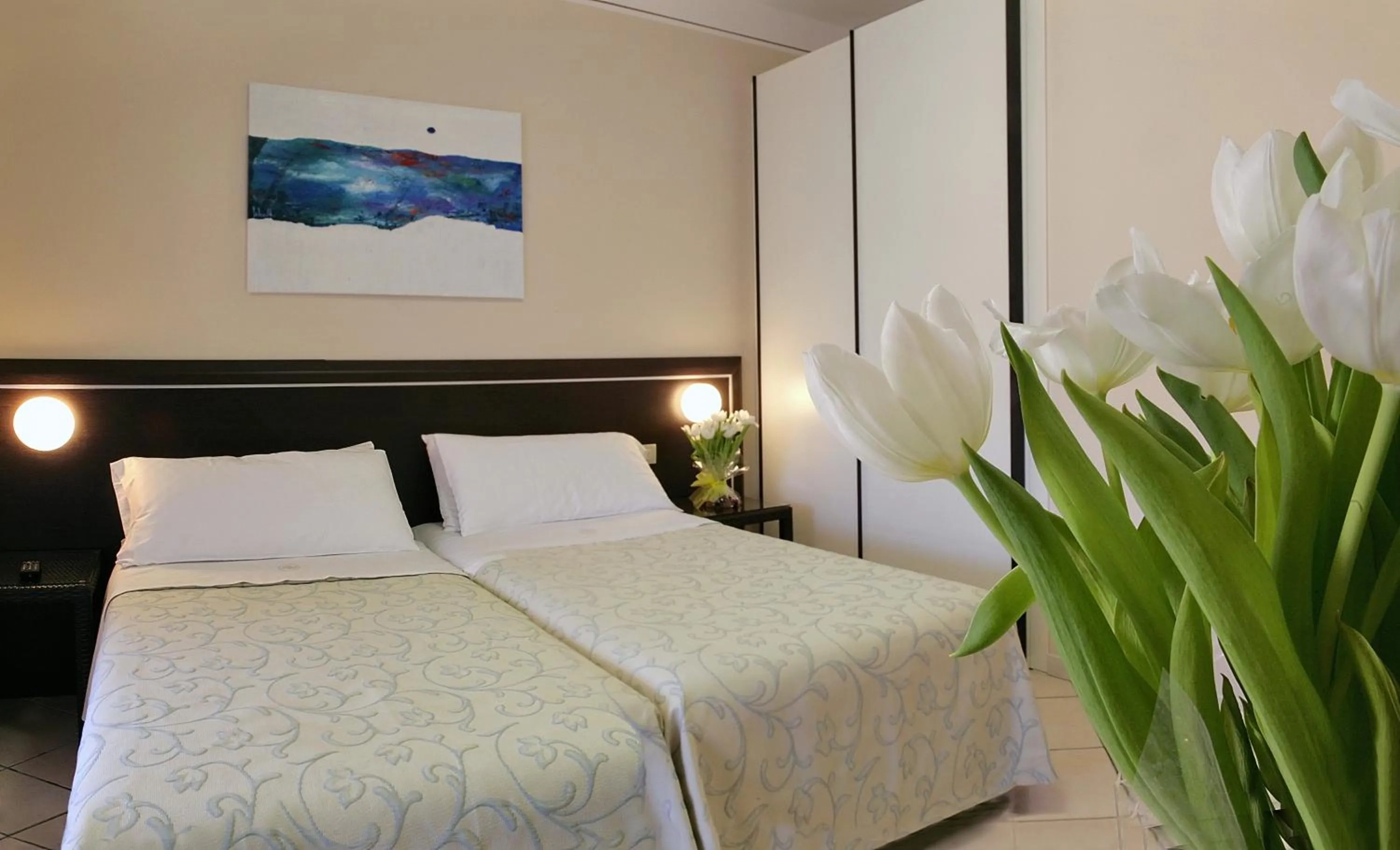 Bed in Blue Lake Residence - Bardolino