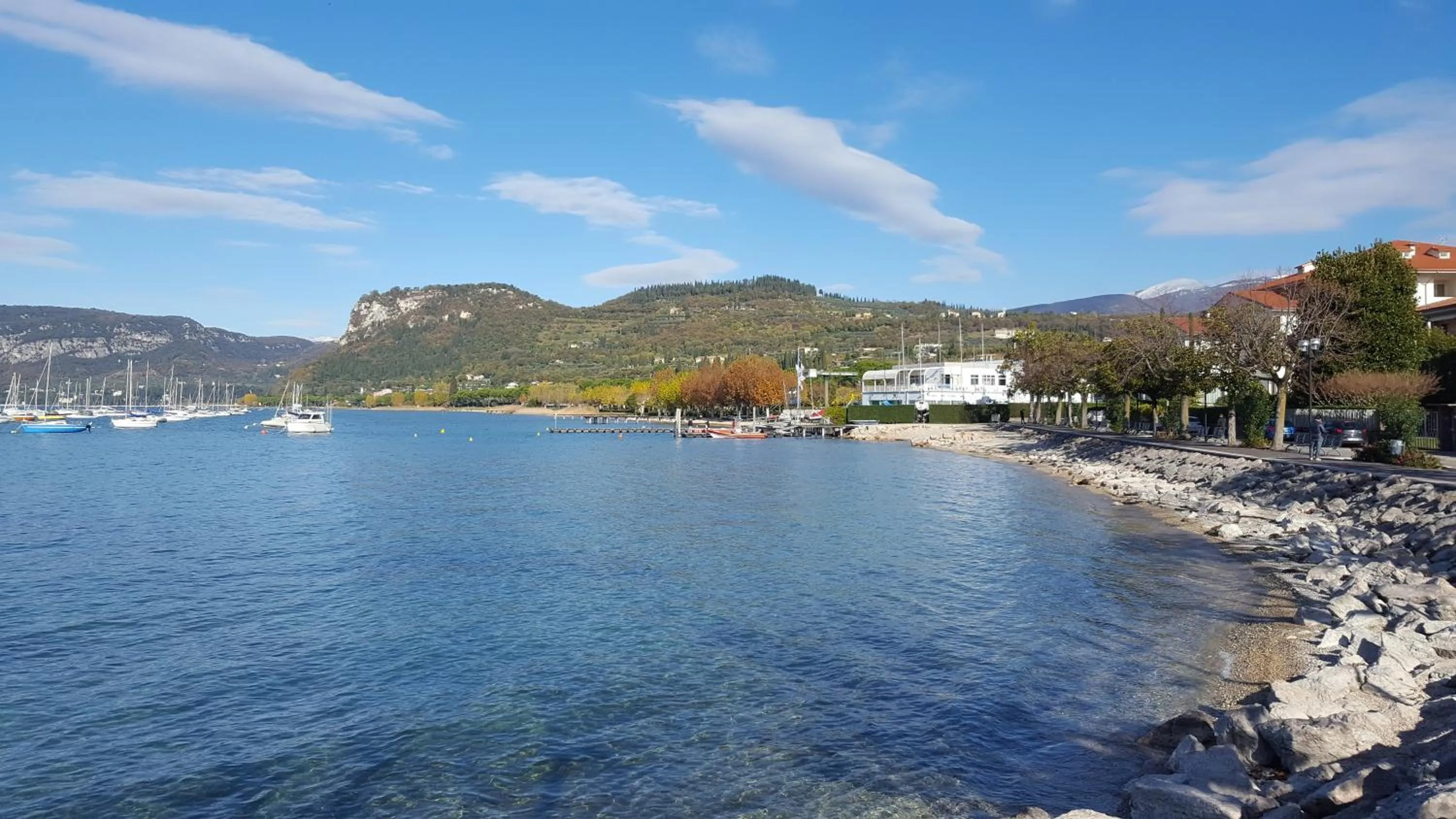 Neighbourhood in Blue Lake Residence - Bardolino