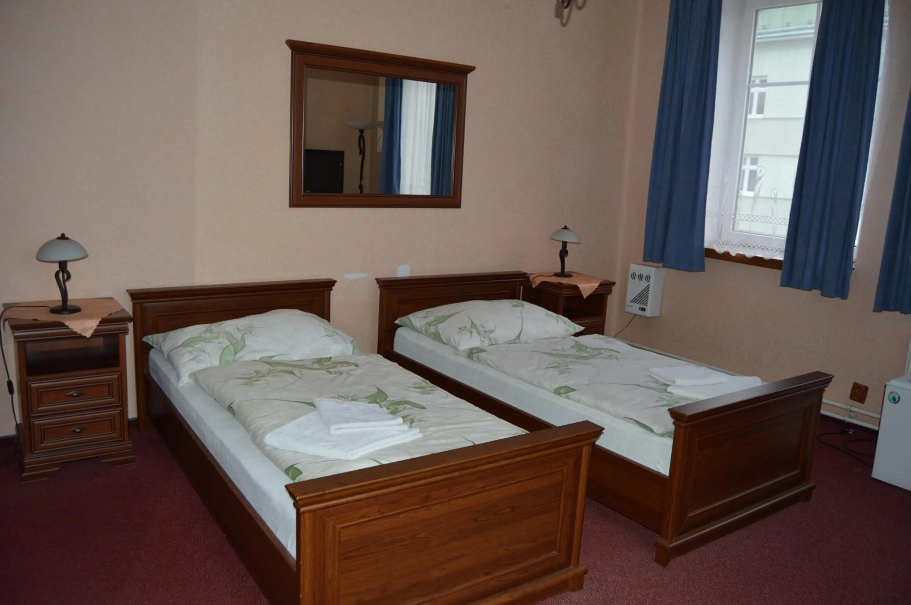 Twin Room with Shared Bathroom in Hotel Paradise
