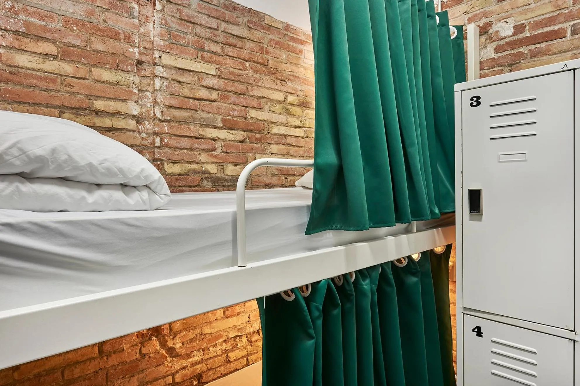 bunk bed in Hola Hostal Collblanc