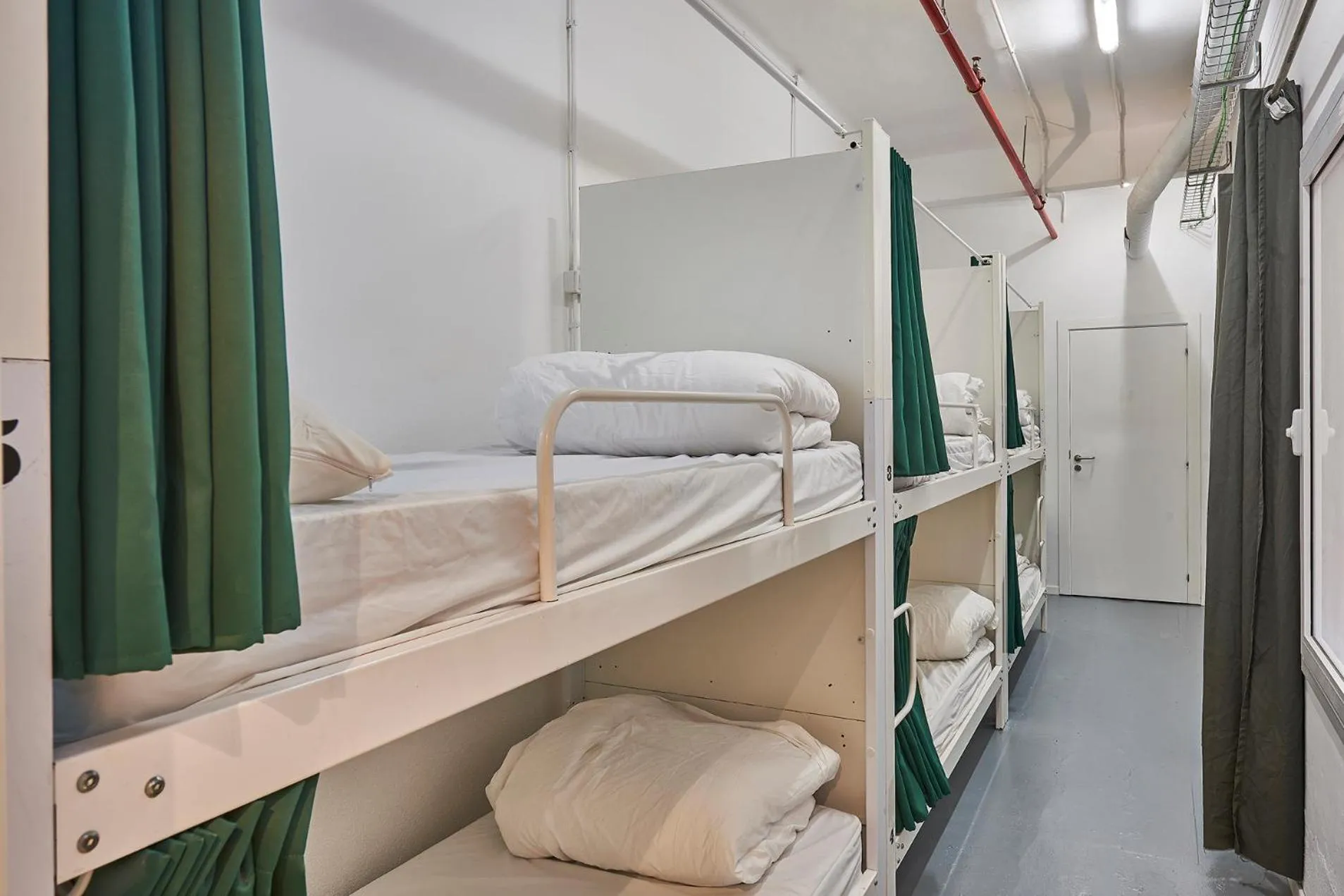 bunk bed in Hola Hostal Collblanc