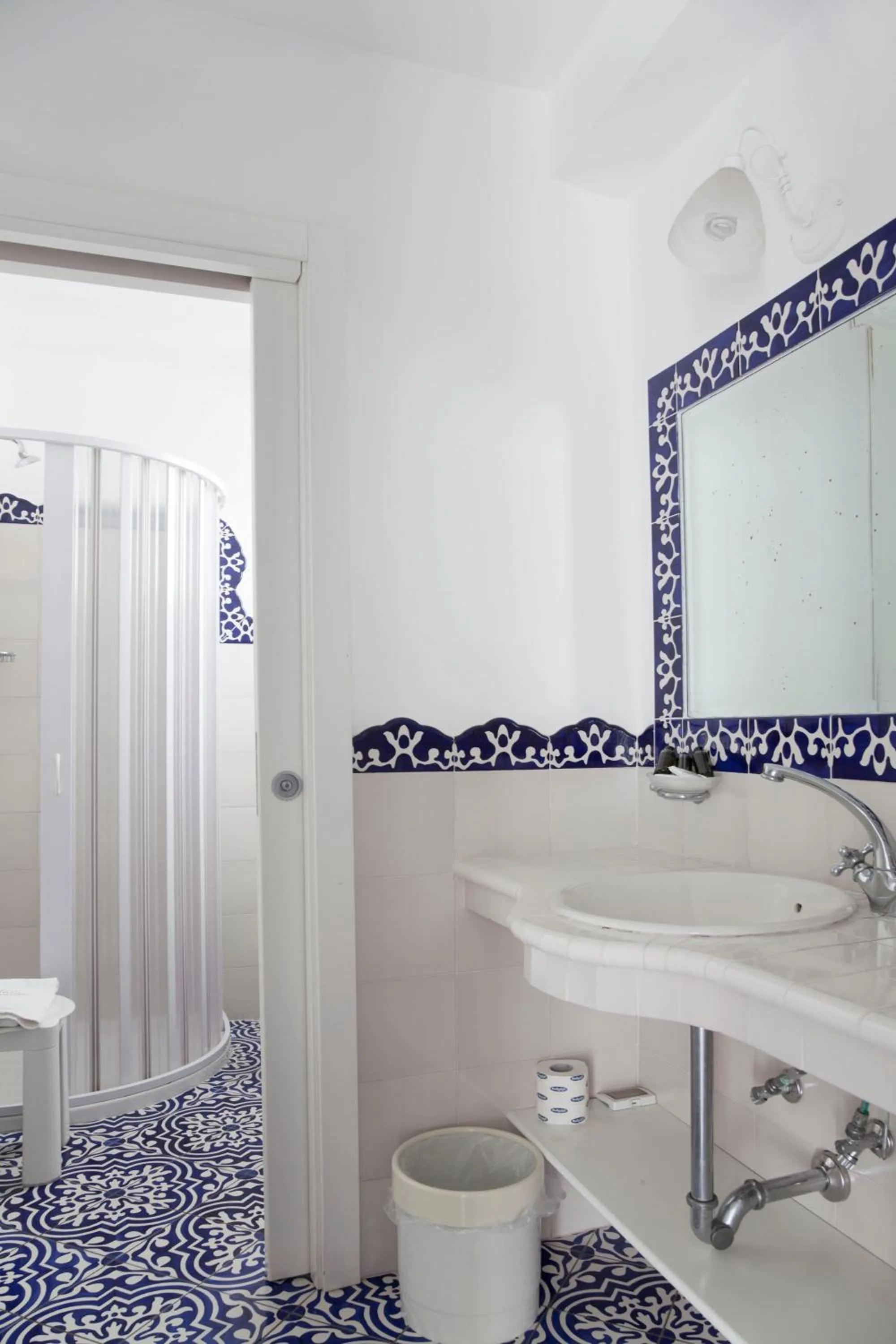 Shower in Hotel La Terrazza