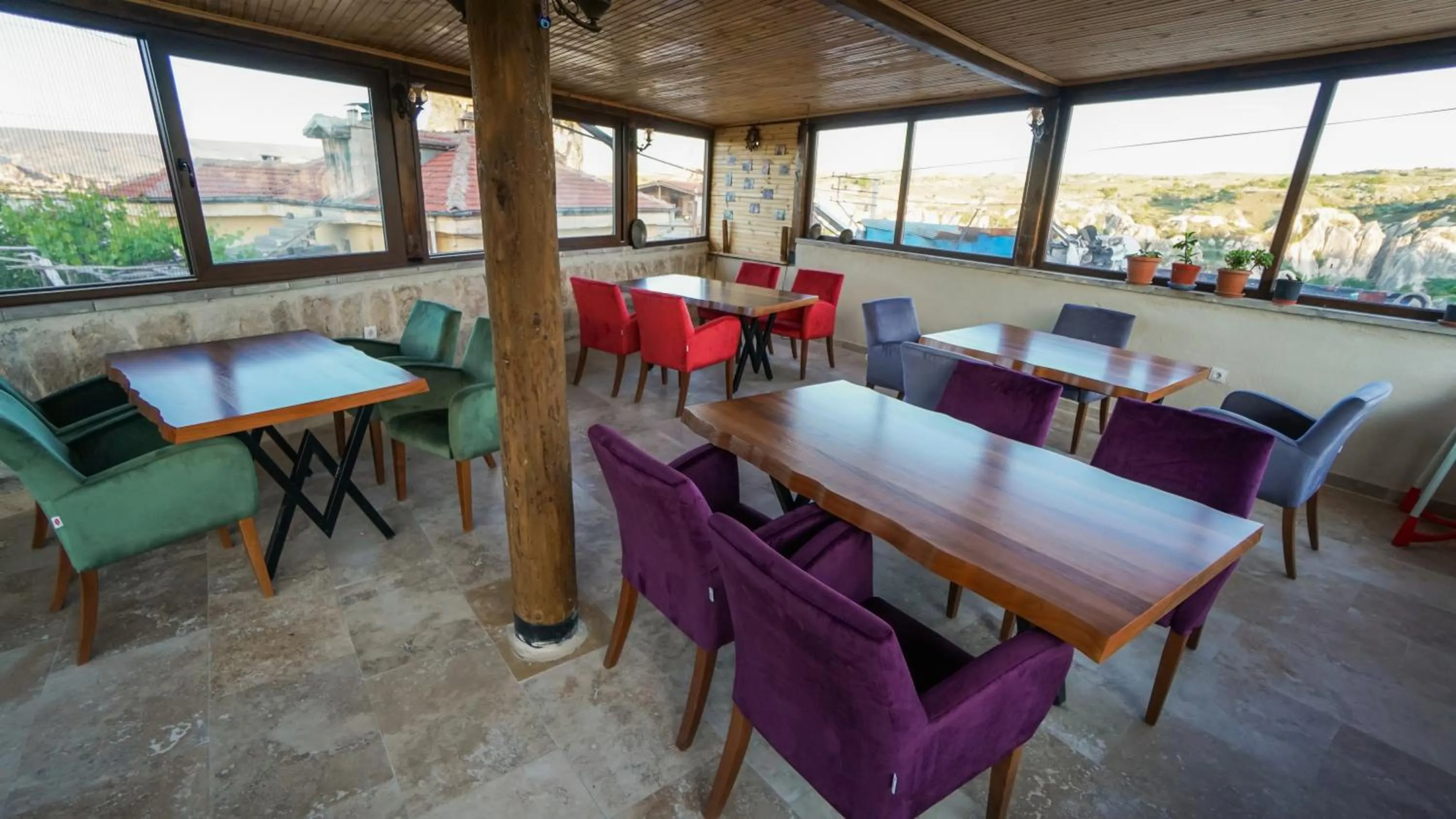 Restaurant/places to eat in Asyada Suites Hotel