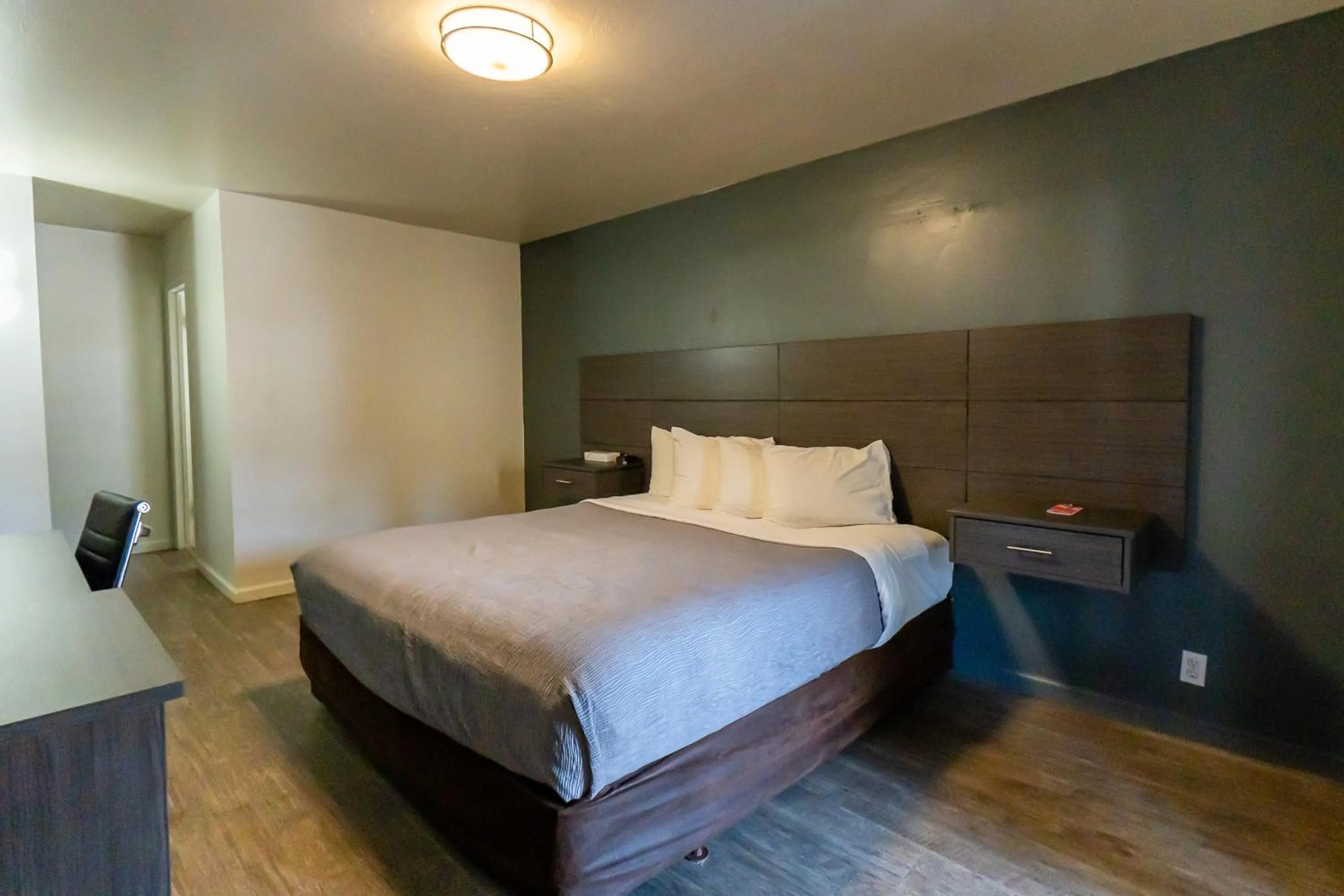 Bedroom, Bed in Econo Lodge Inn & Suites Heavenly Village Area