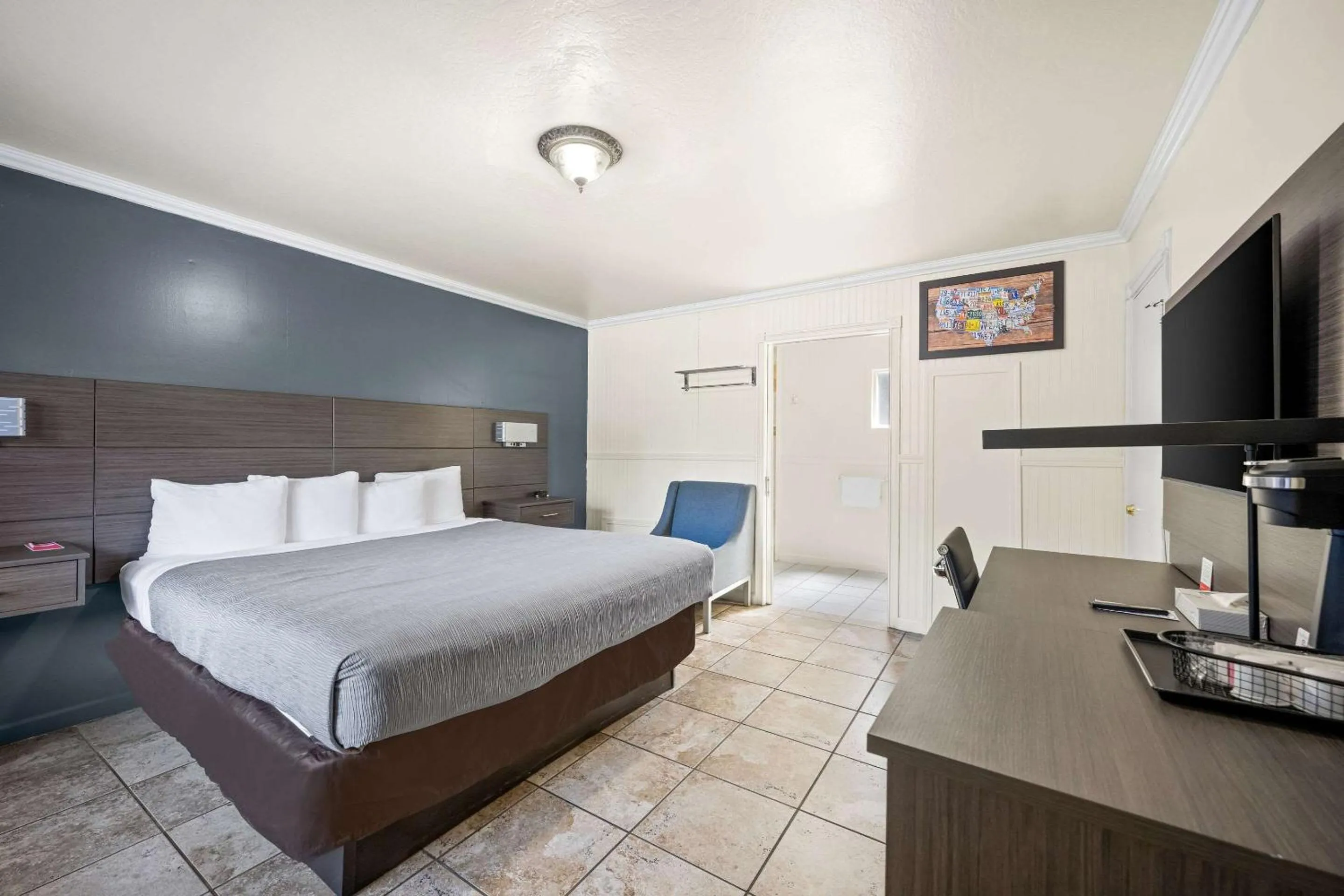 Bedroom, Bed in Econo Lodge Inn & Suites Heavenly Village Area