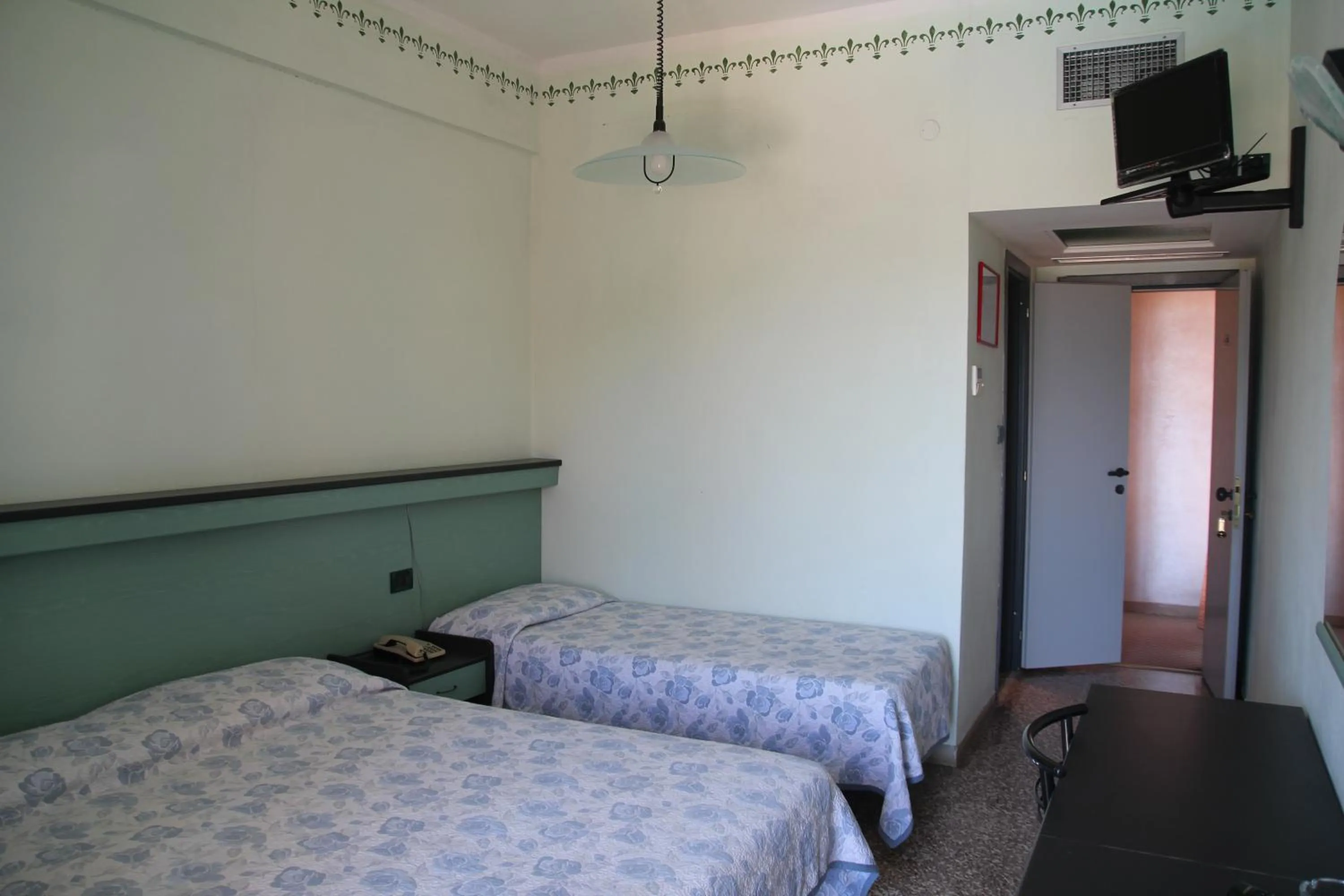 Photo of the whole room in Hotel Palm Beach