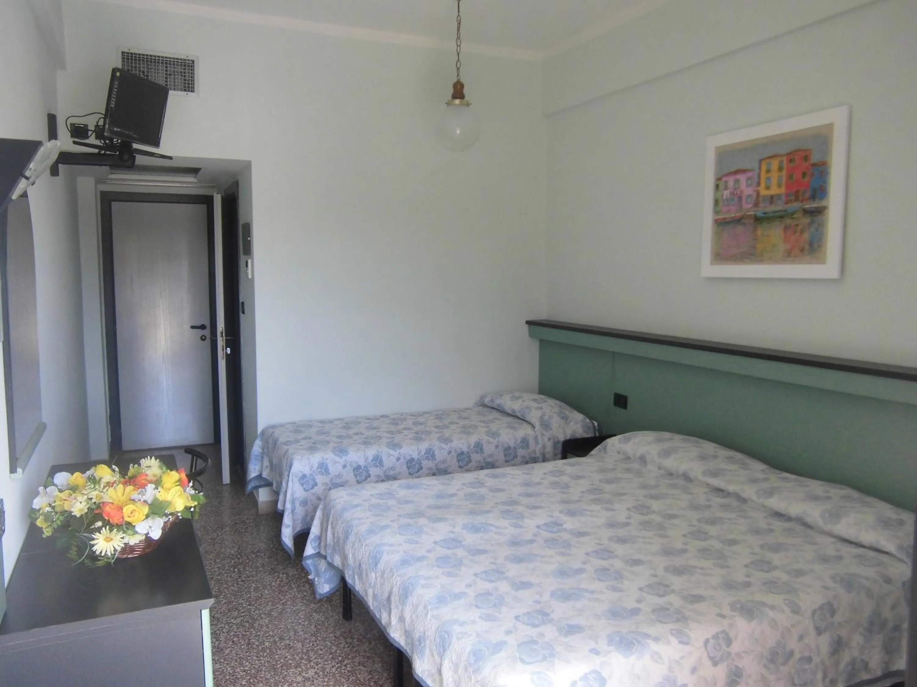 Photo of the whole room in Hotel Palm Beach