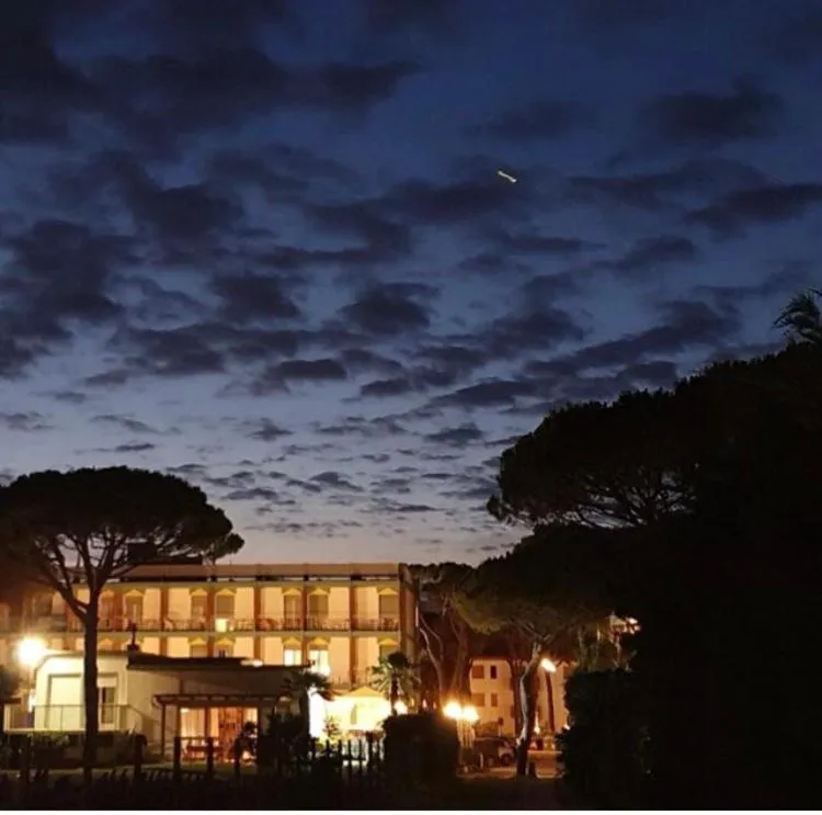 Pool view in Hotel Palm Beach