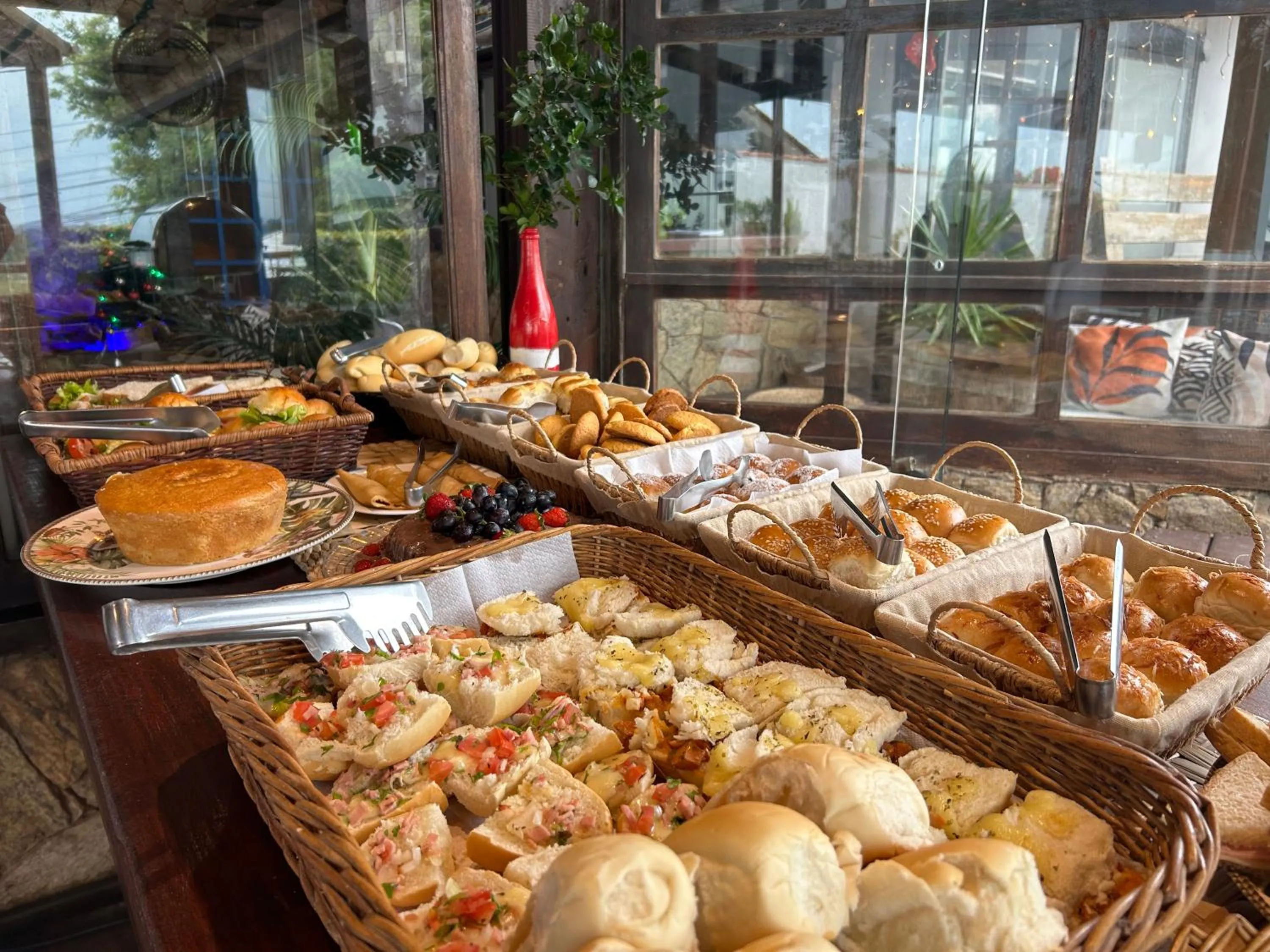 Buffet breakfast in Pousada Solar de Búzios