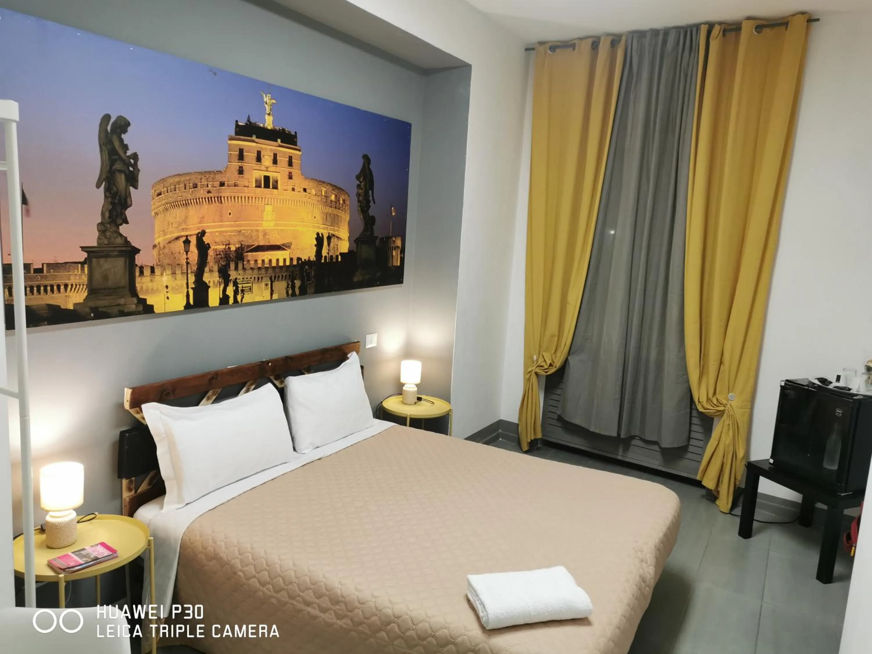 Property building, Bed in Vatican Central Suites