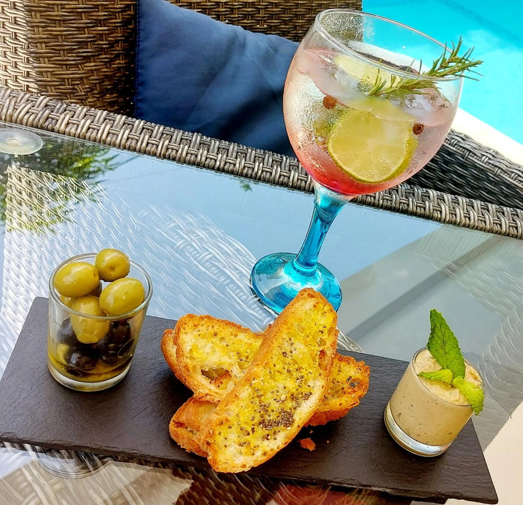 Restaurant/places to eat in Blue Marlin Hotel