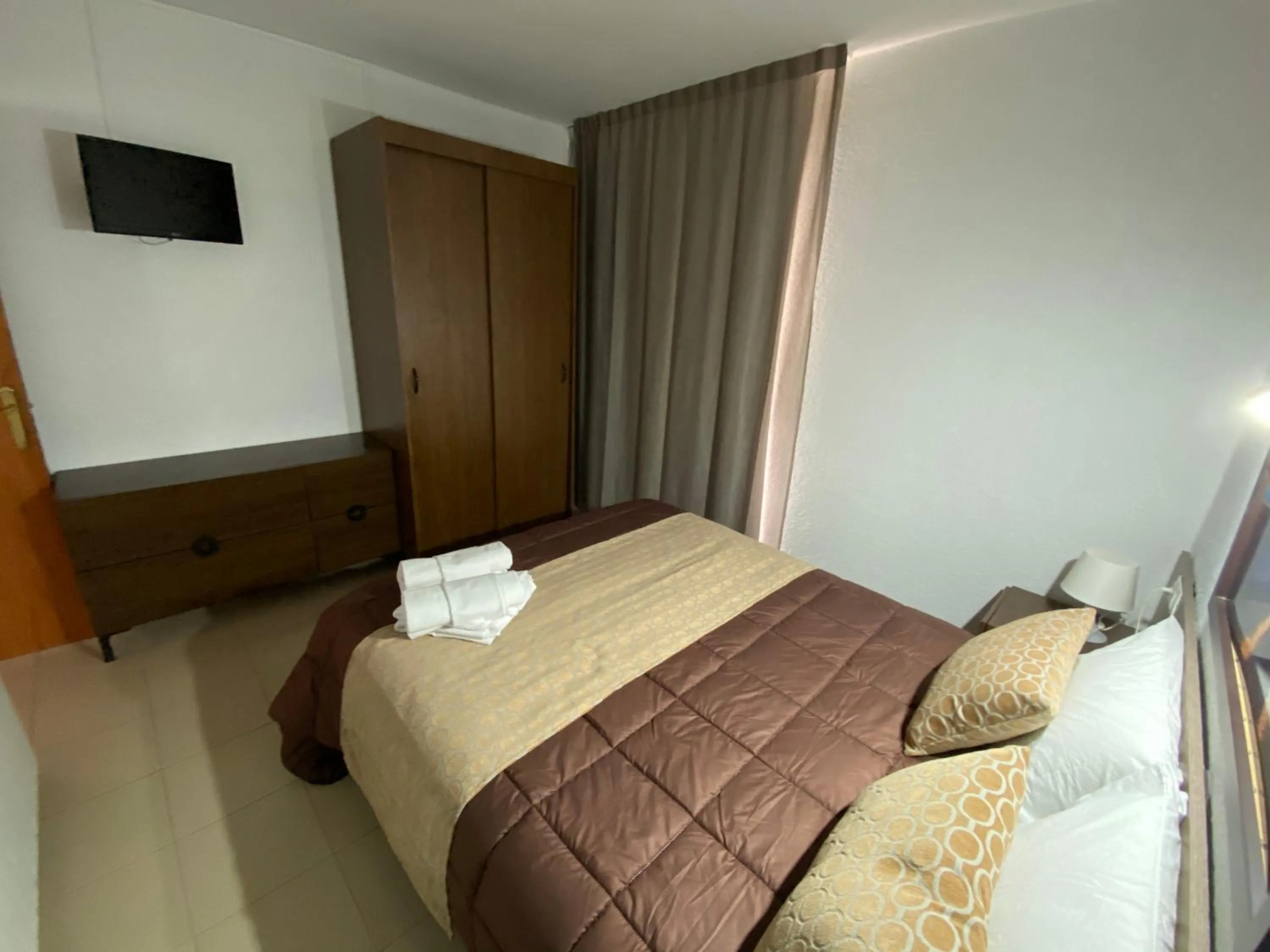 Bedroom, Bed in Apartamentos AR Isern