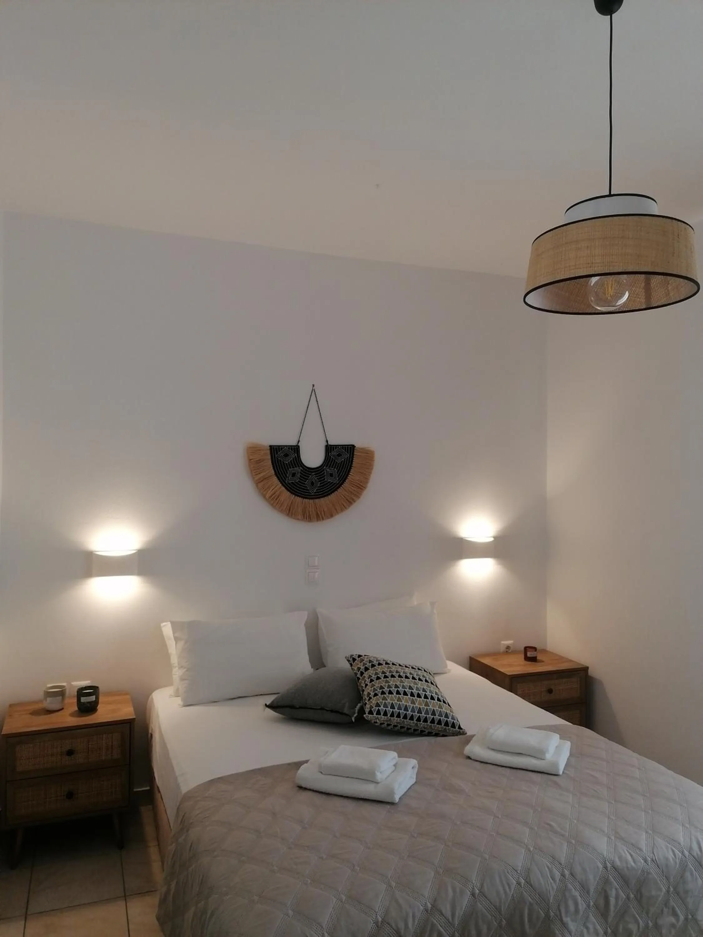 Photo of the whole room, Bed in Zefyros Studios