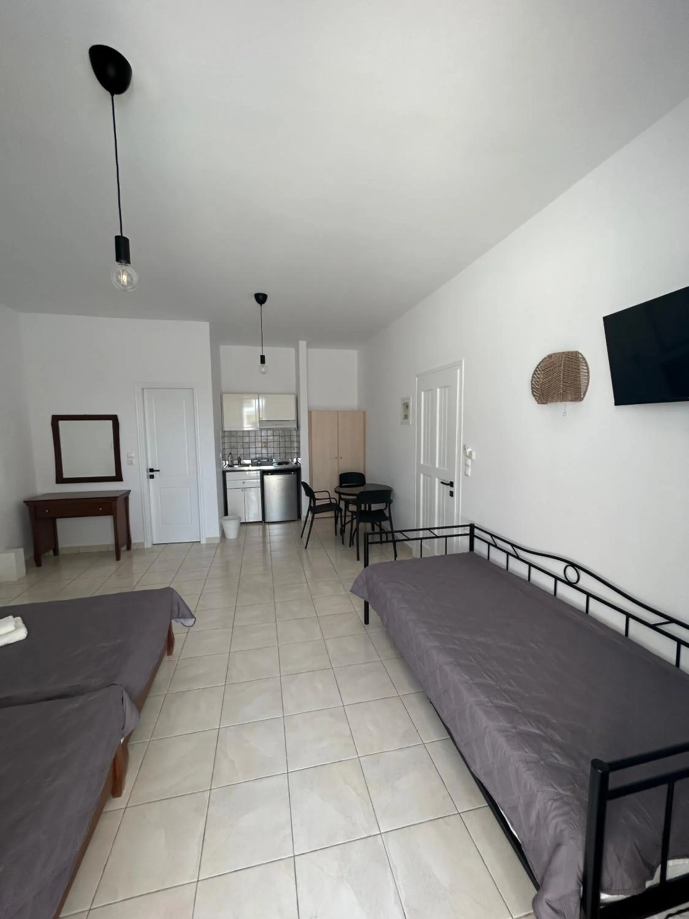 Photo of the whole room, Bed in Zefyros Studios