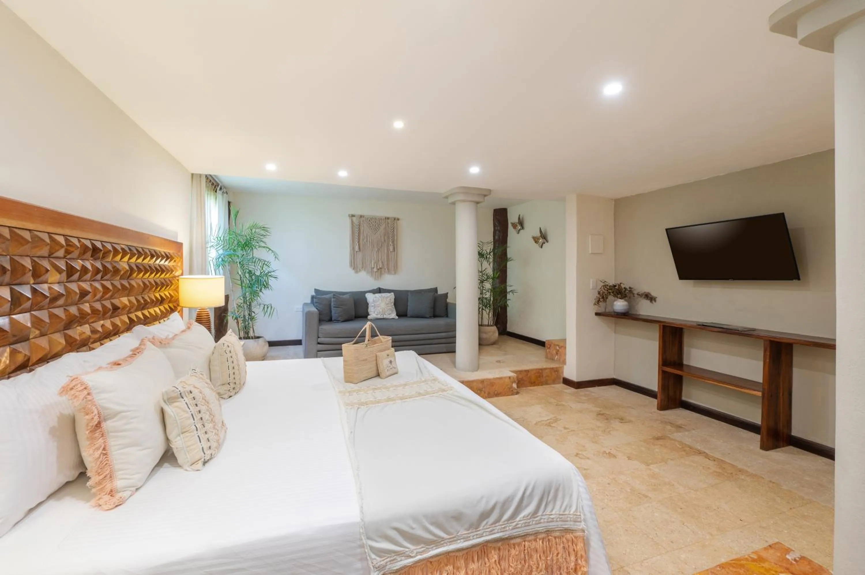 Communal lounge/ TV room, Bed in Ana y Jose Tulum Hotel & Beach Club