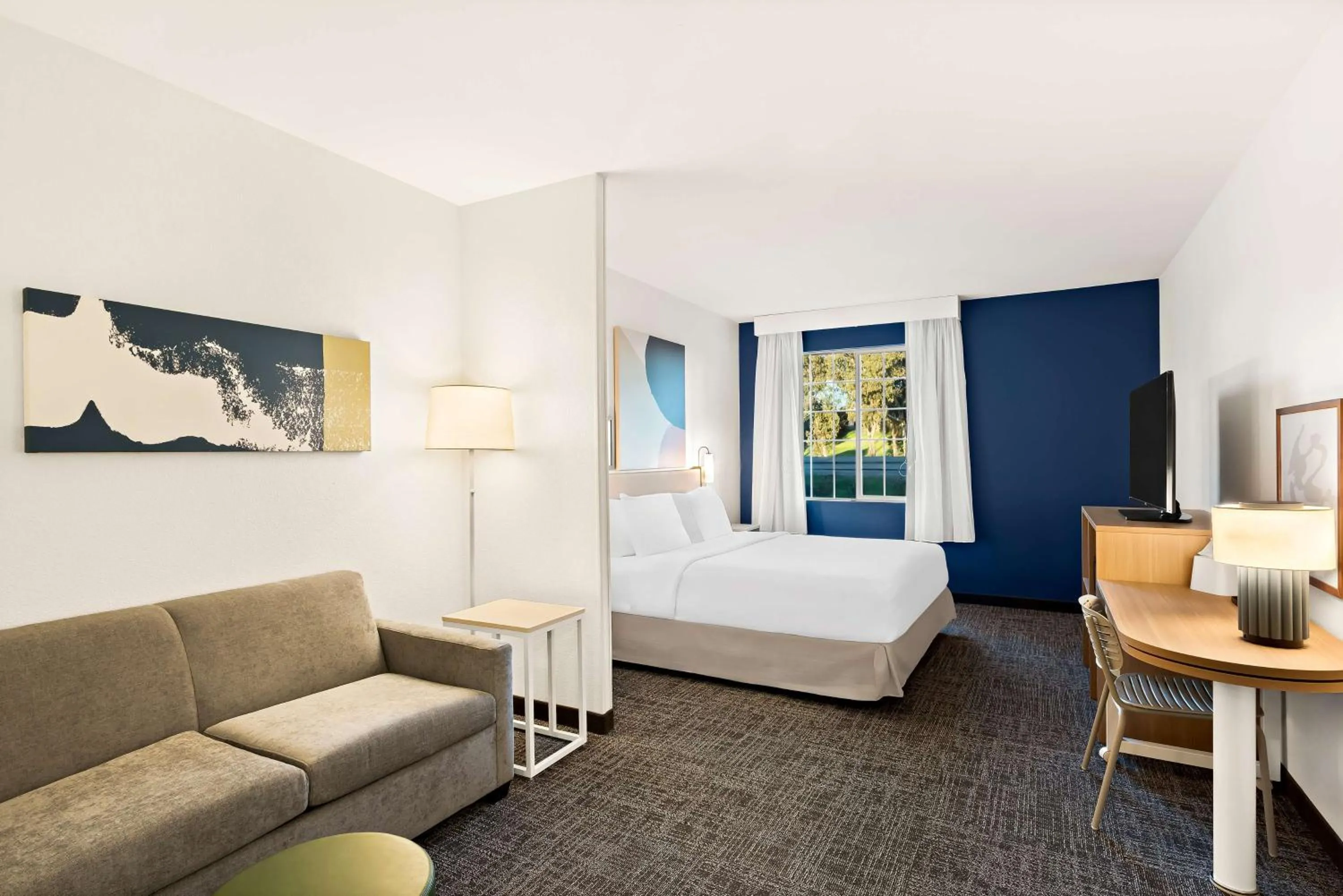 Living room, Bed in Spark by Hilton Newest Hotel in Williams CA