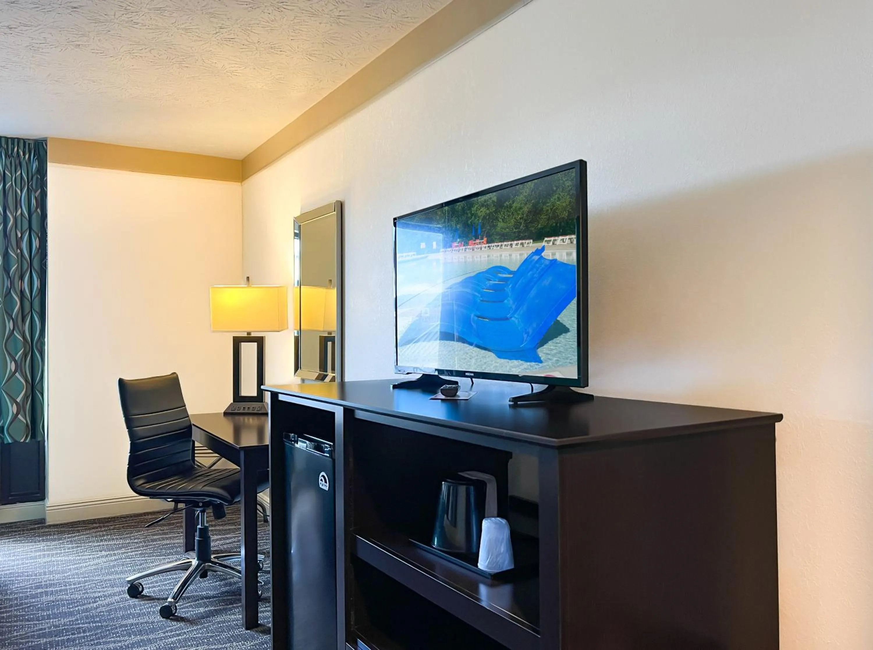 TV and multimedia in Country Cascades Waterpark Resort
