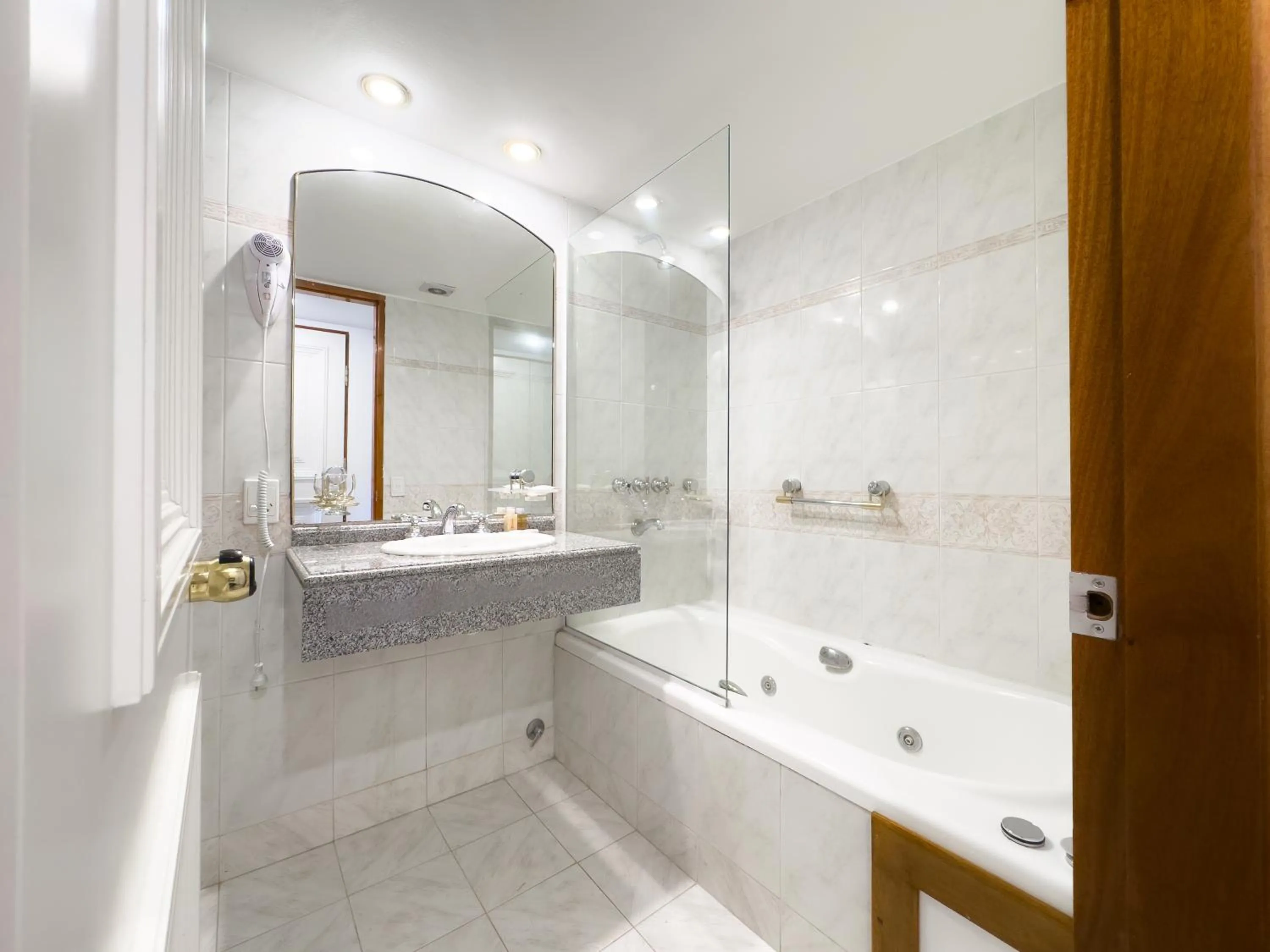 Bathroom in Patagonia Plaza Hotel