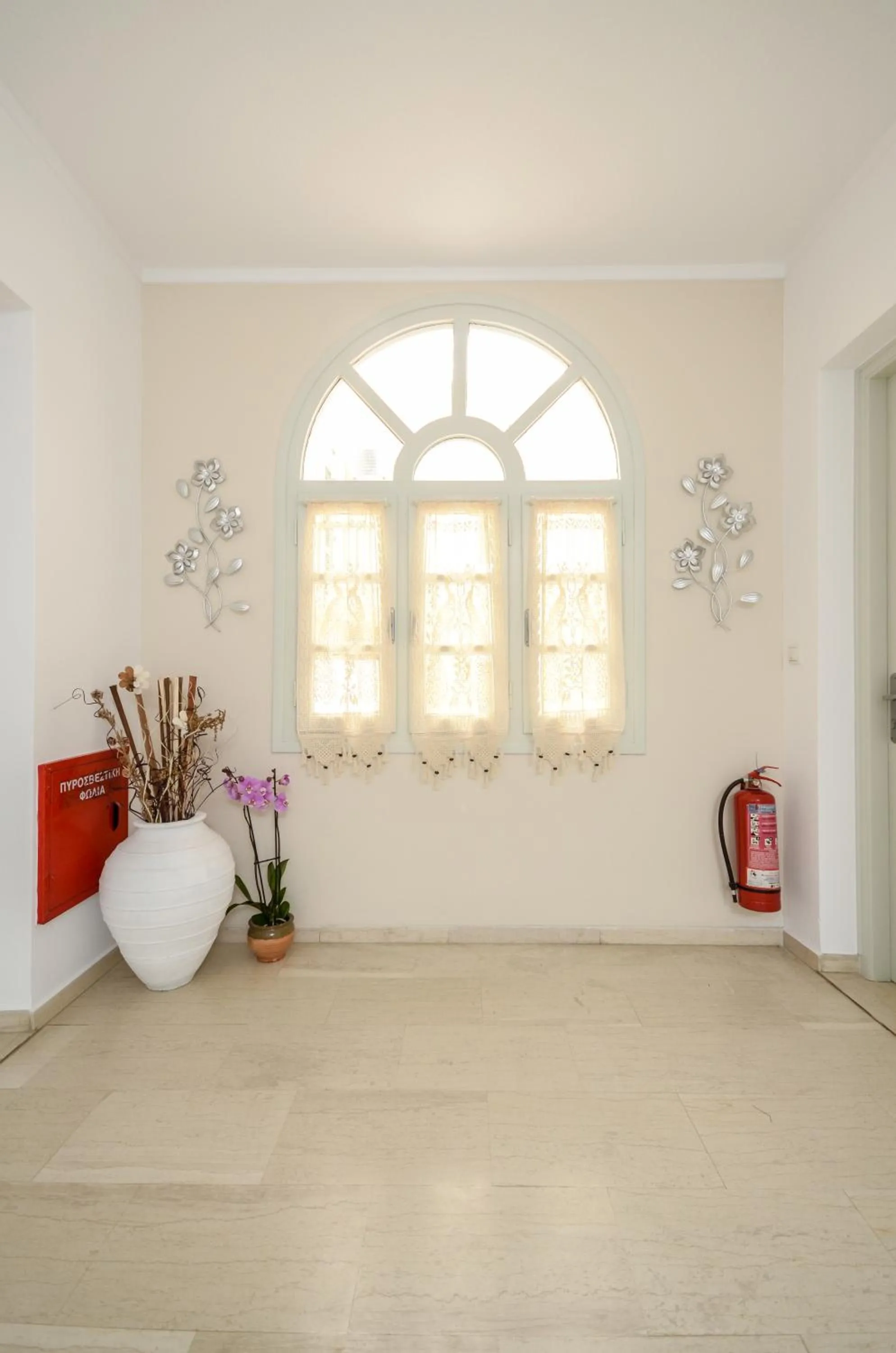 Property building in Golden Beach Studios Down Town